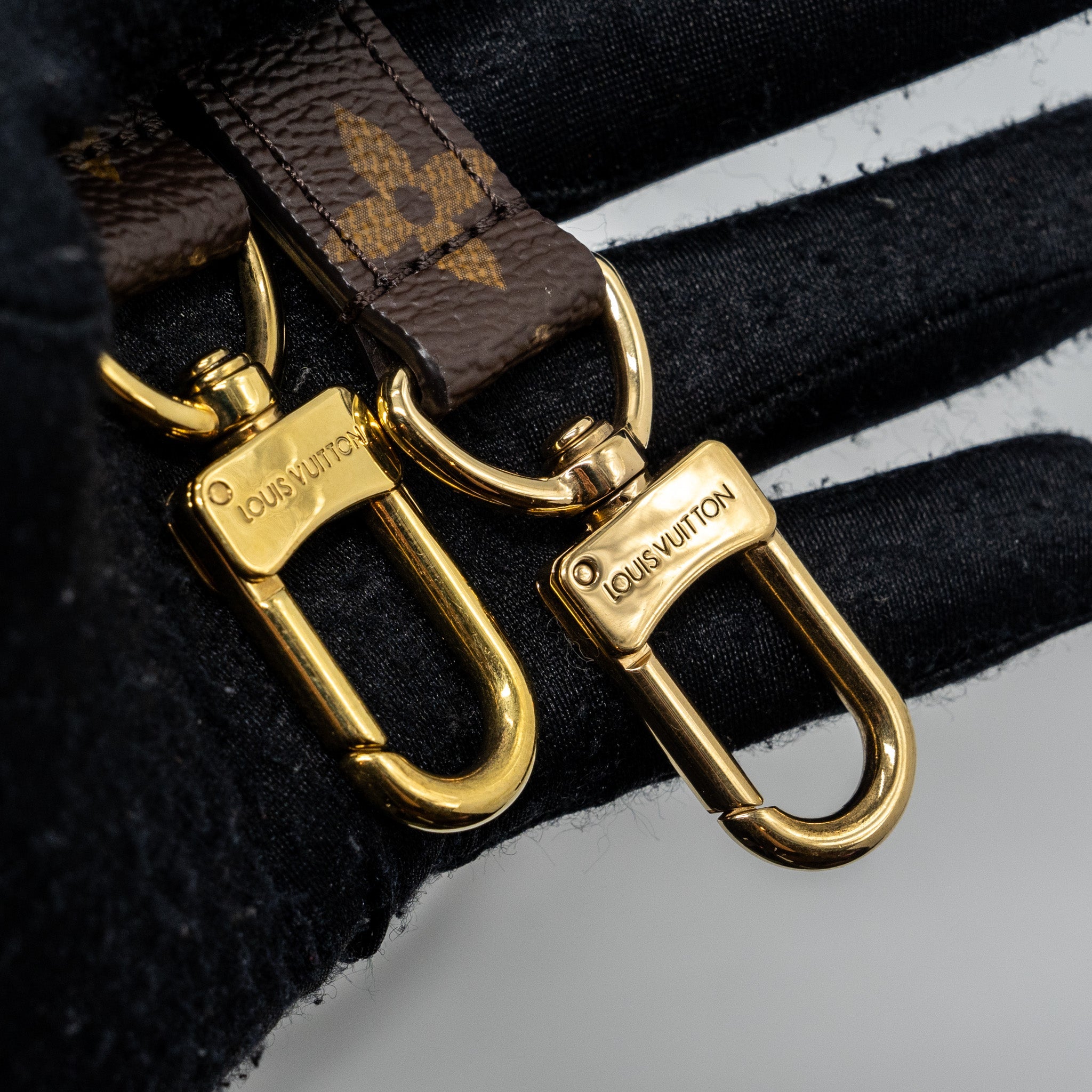 LOUIS VUITTON POCHETTE MÉTIS MONOGRAM CANVAS GHW