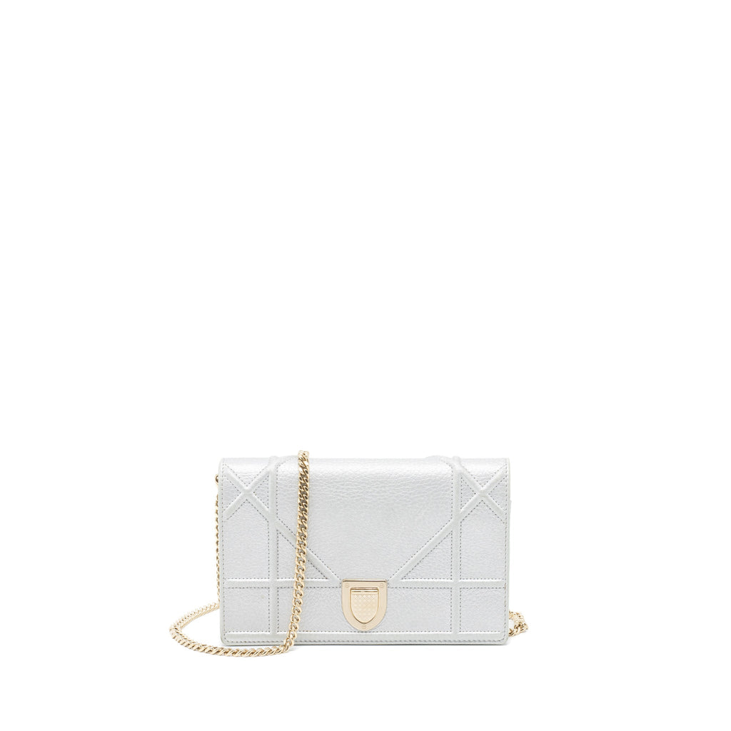 DIOR DIORAMA WALLET ON CHAIN CALFSKIN LIGHT GREY GHW