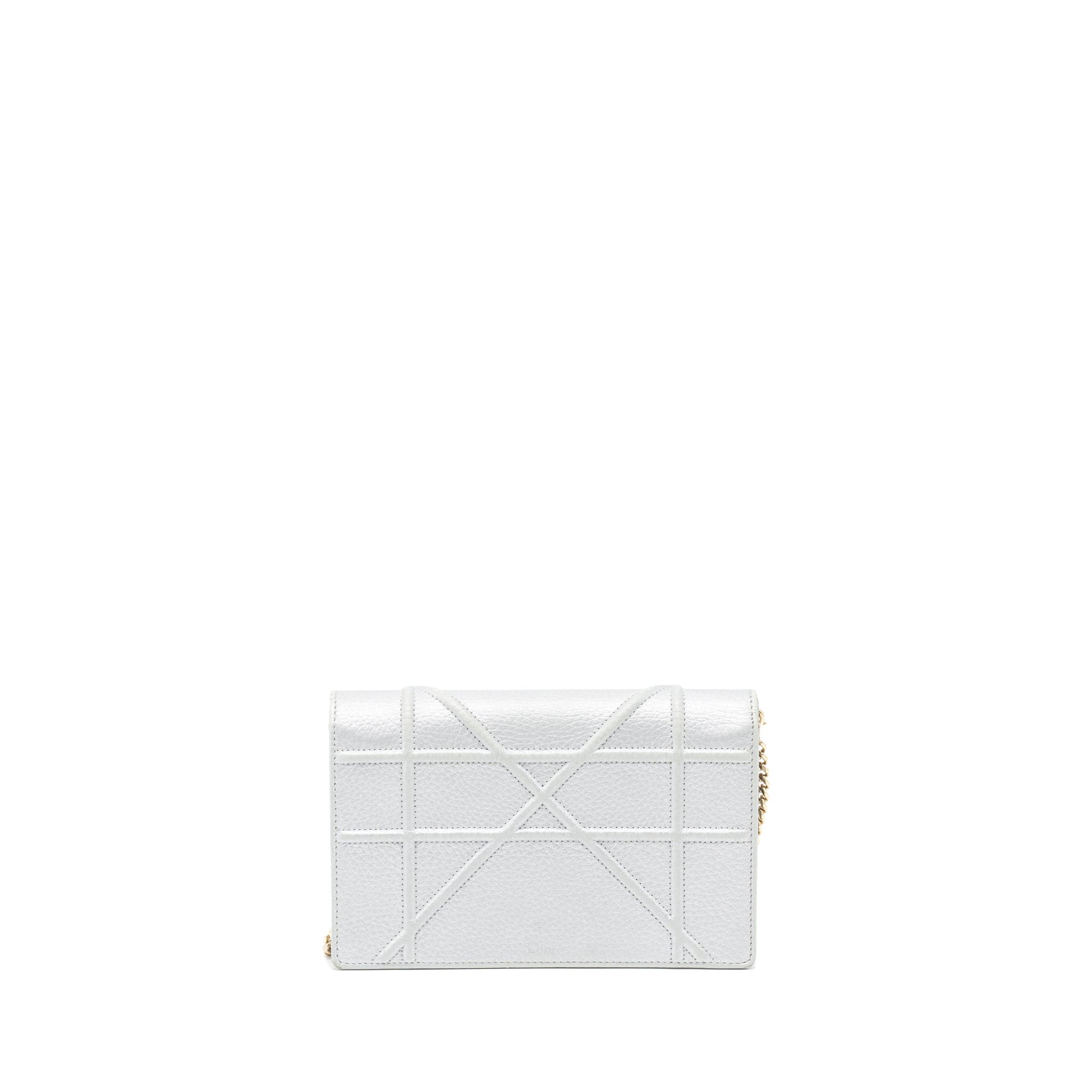 DIOR DIORAMA WALLET ON CHAIN CALFSKIN LIGHT GREY GHW