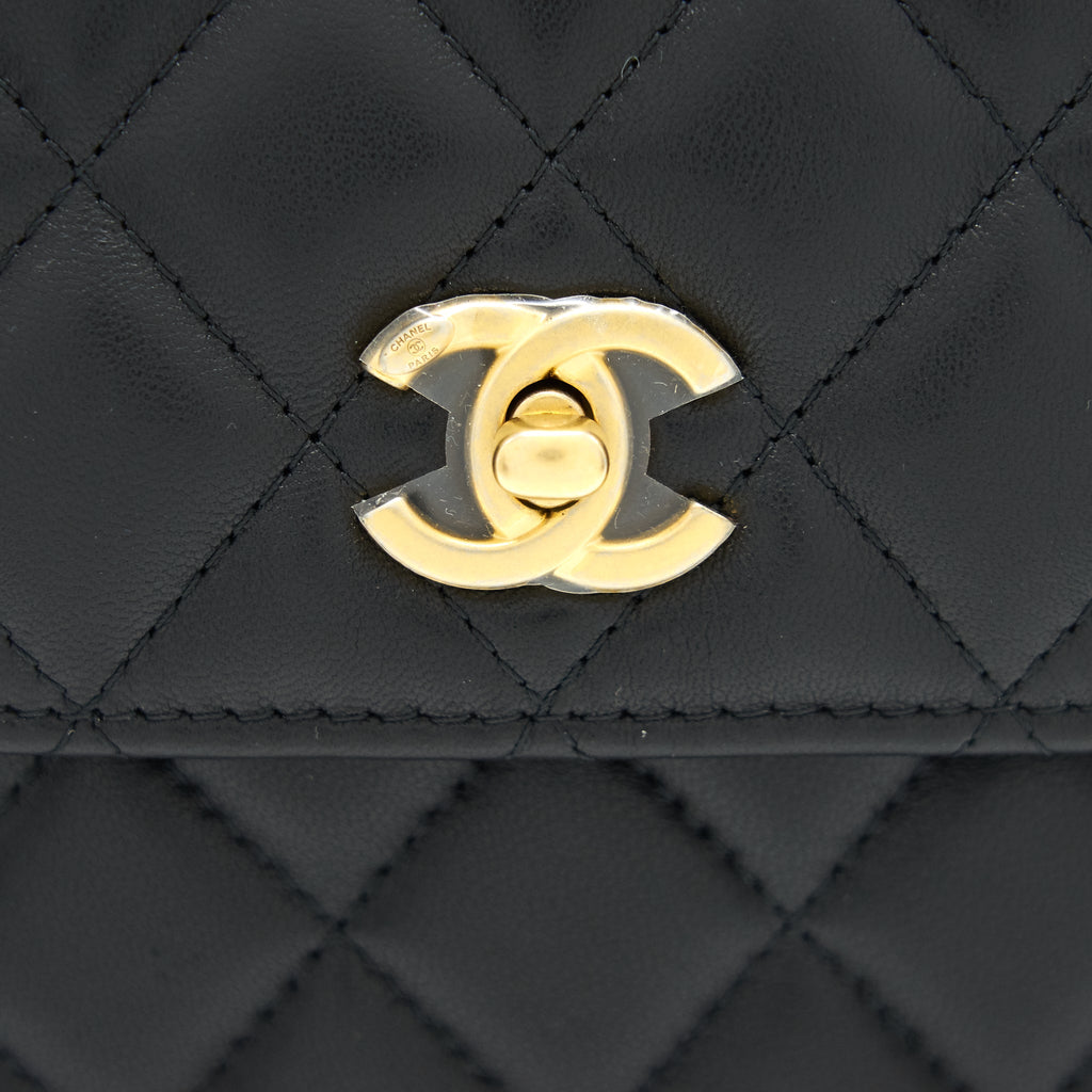 CHANEL PEARL CRUSH VERTICAL PHONE HOLDER
