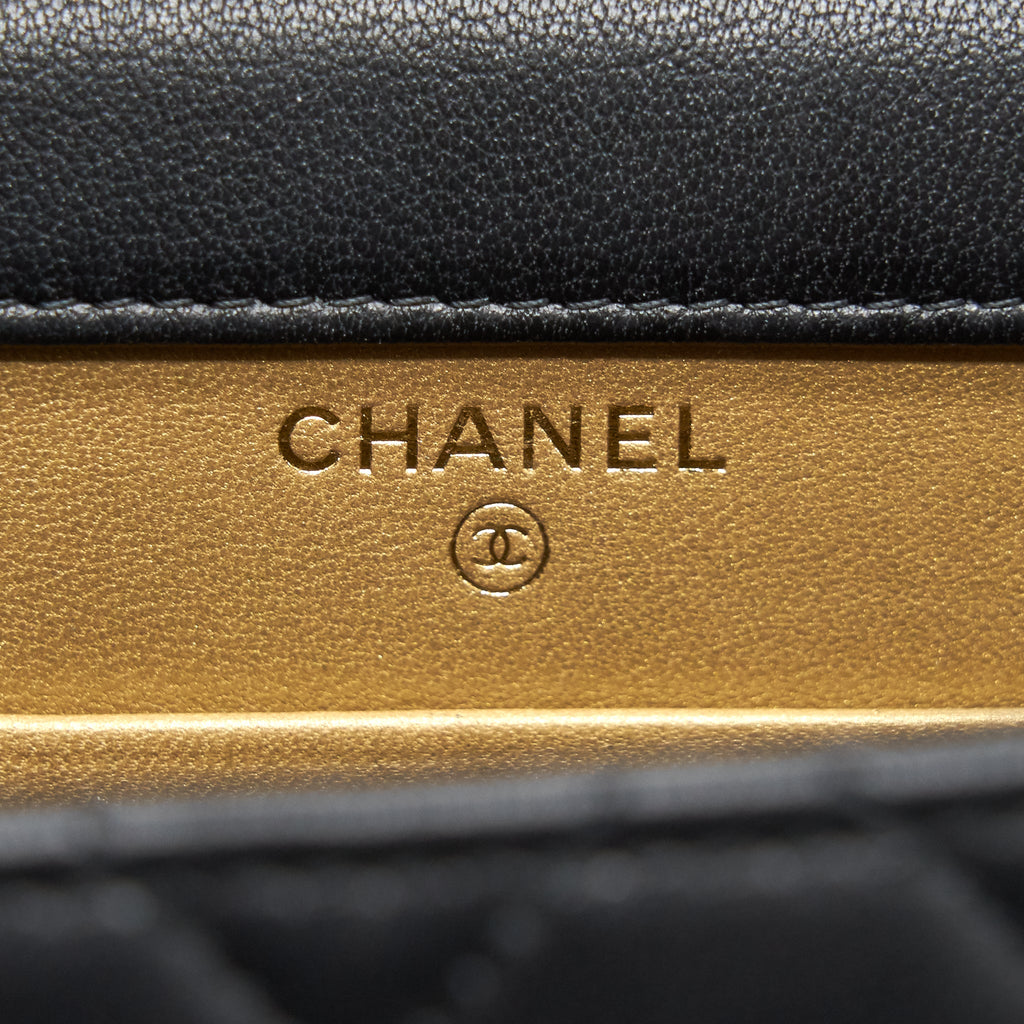CHANEL PEARL CRUSH VERTICAL PHONE HOLDER