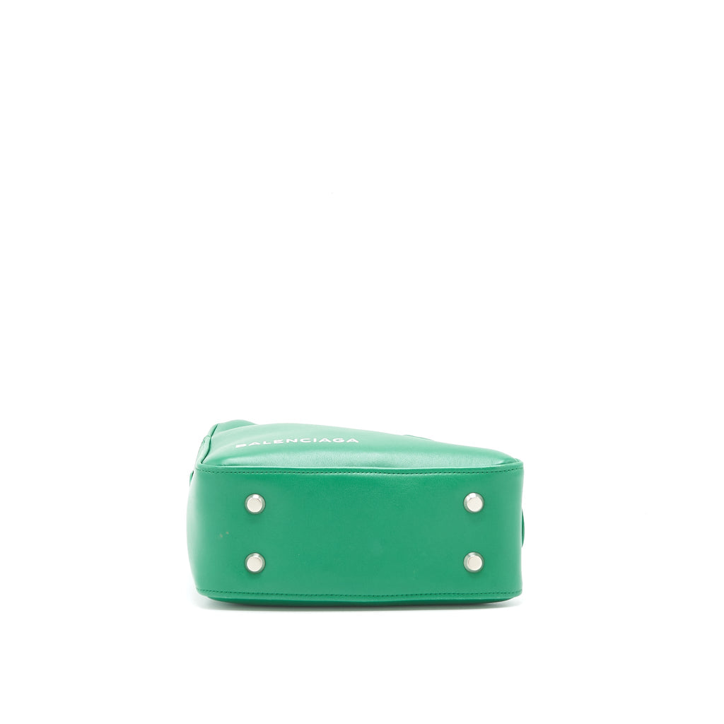 BALENCIAGA TRIANGLE DUFFLE BAG GREEN