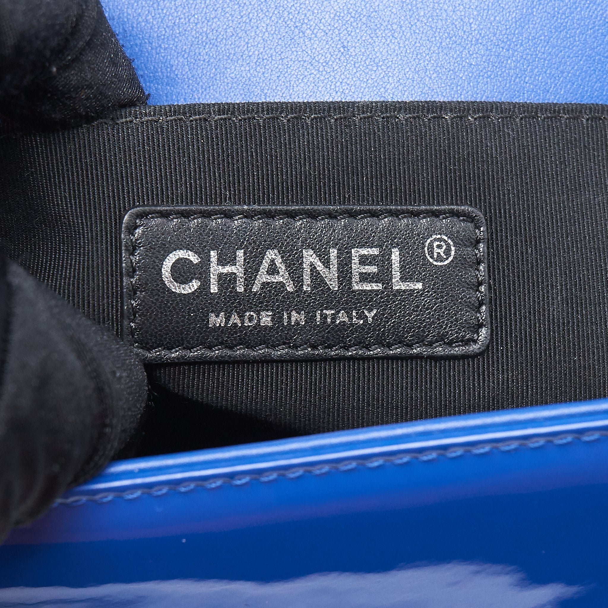 CHANEL MEDIUM BOY CHANEL PATENT LEATHER ELECTRIC BLUE WITH SHW