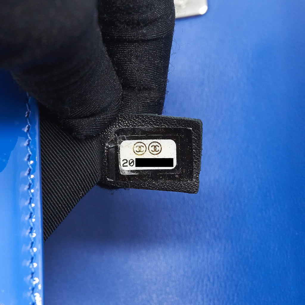 CHANEL MEDIUM BOY CHANEL PATENT LEATHER ELECTRIC BLUE WITH SHW