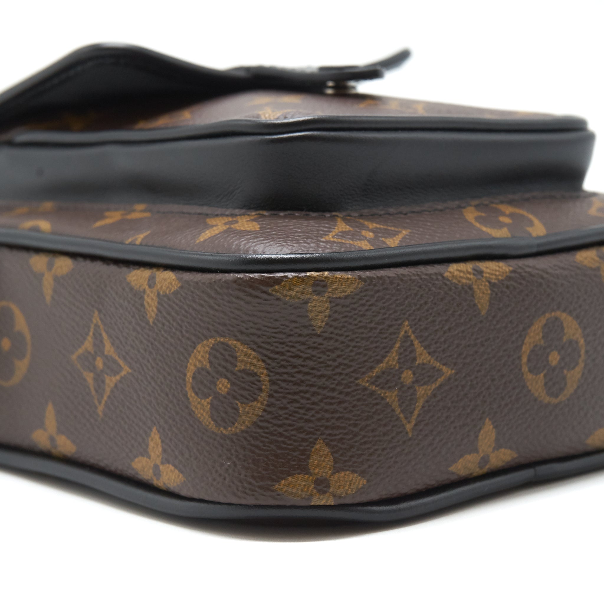 LOUIS VUITTON CROSS BODY CAMERA BAG MONOGRAM