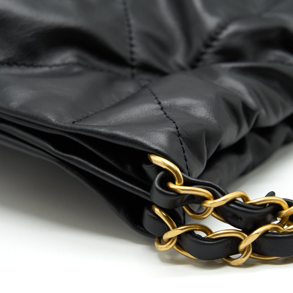 CHANEL 22 HANDBAG SHINY CALFSKIN BLACK GHW (MICROCHIP)
