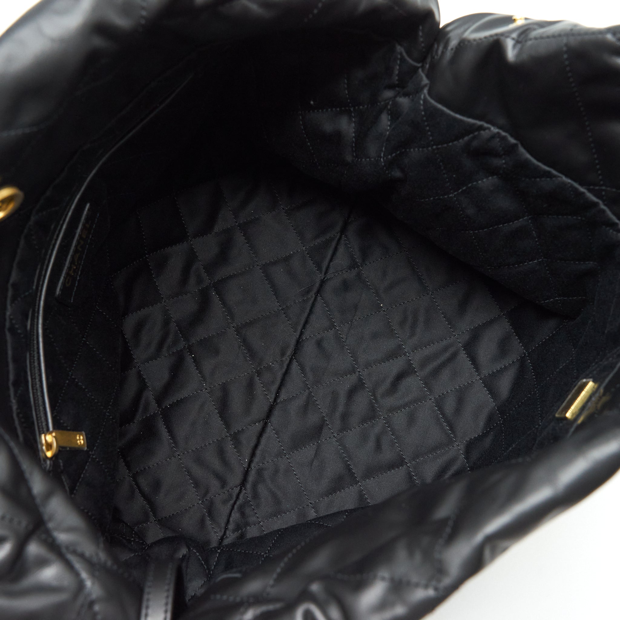 CHANEL 22 HANDBAG SHINY CALFSKIN BLACK GHW (MICROCHIP)