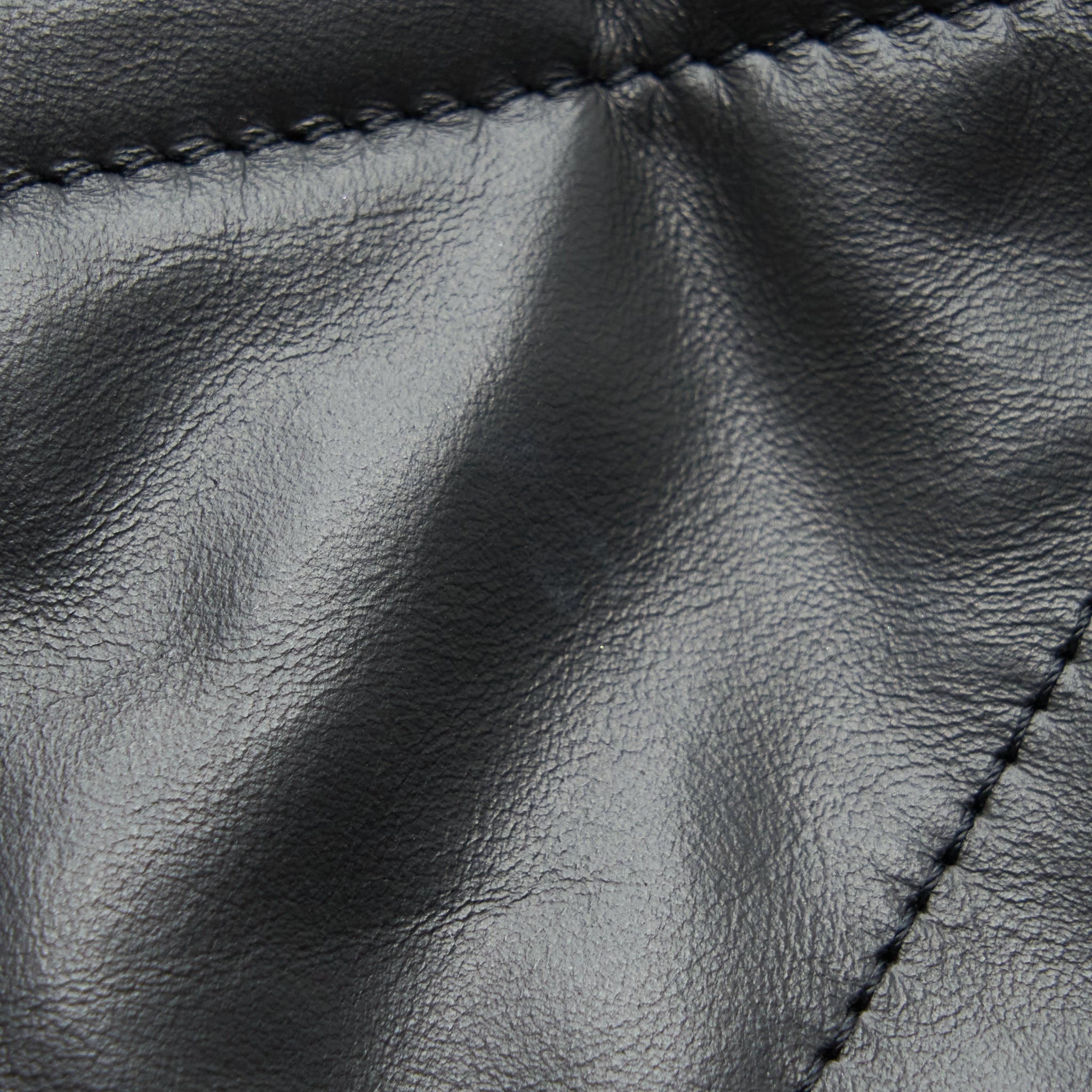 CHANEL 22 HANDBAG SHINY CALFSKIN BLACK GHW (MICROCHIP)