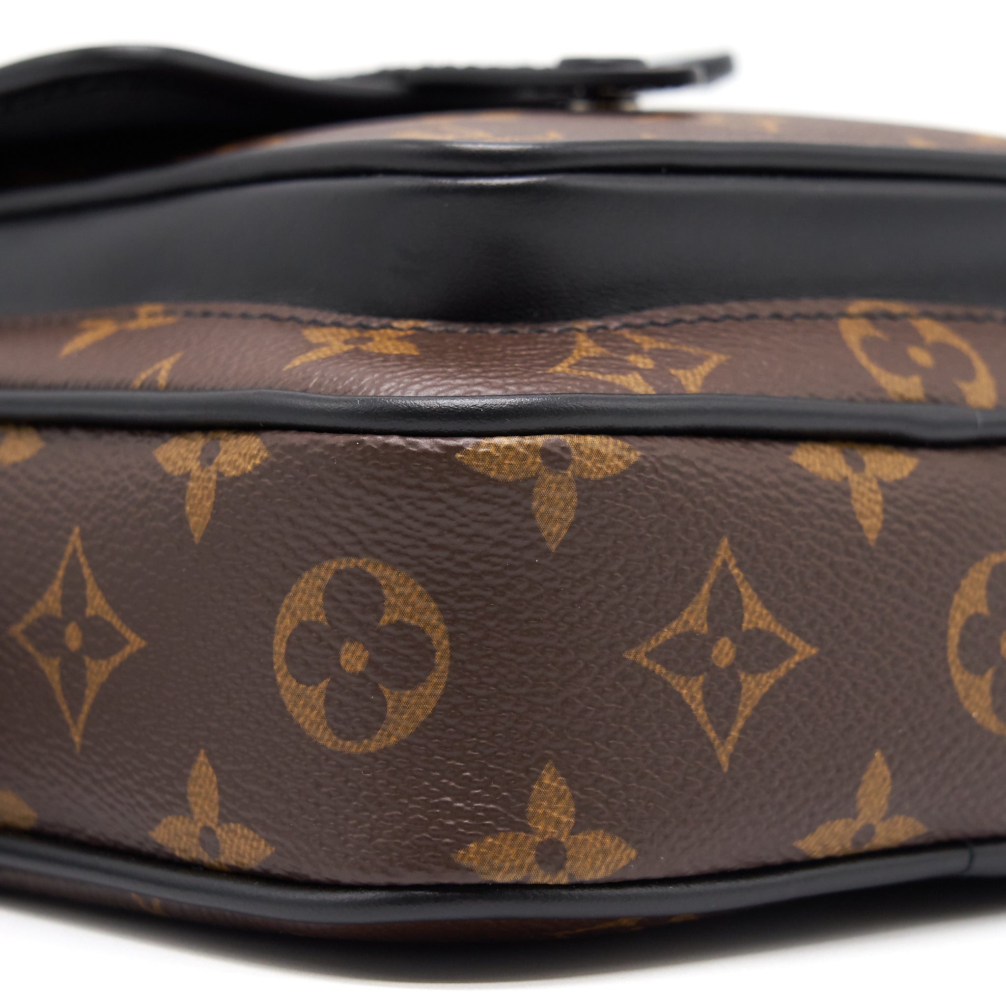 LOUIS VUITTON CHRISTOPHER WEARABLE WALLET