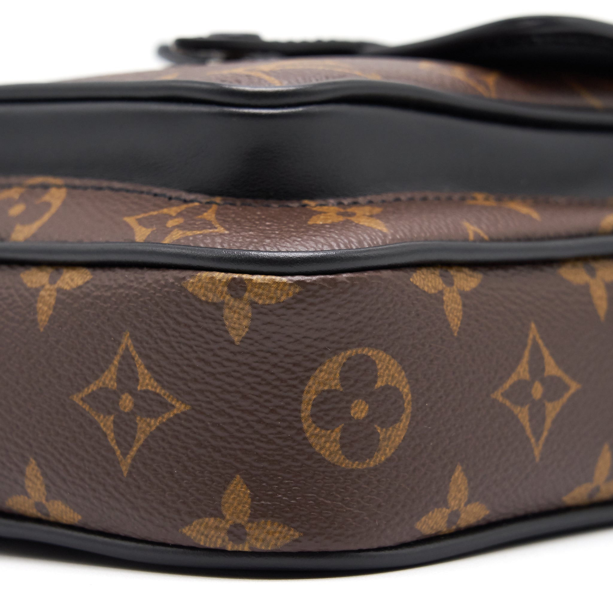 LOUIS VUITTON CHRISTOPHER WEARABLE WALLET