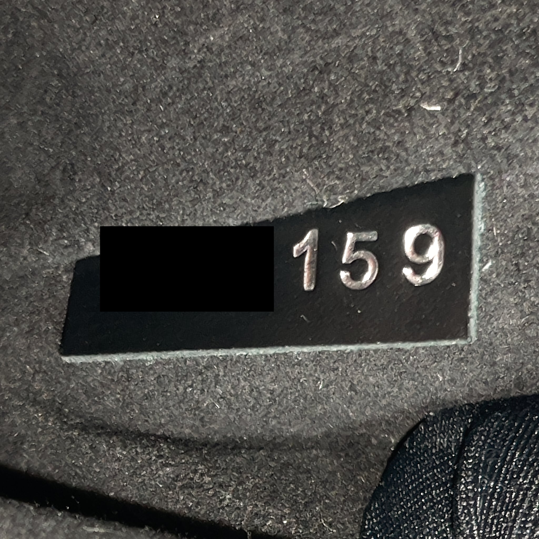 LOUIS VUITTON NEONOE EPI BLACK SHW