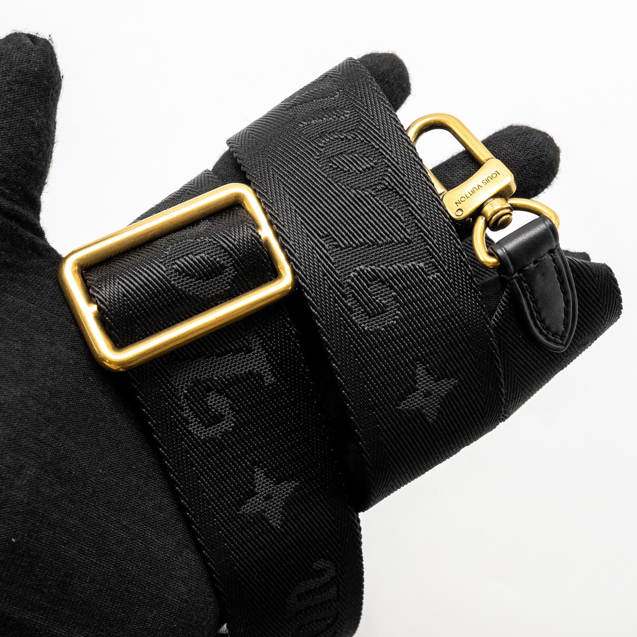 LOUIS VUITTON NEW WAVE MULTI POCHETTE CALFSKIN BLACK GHW