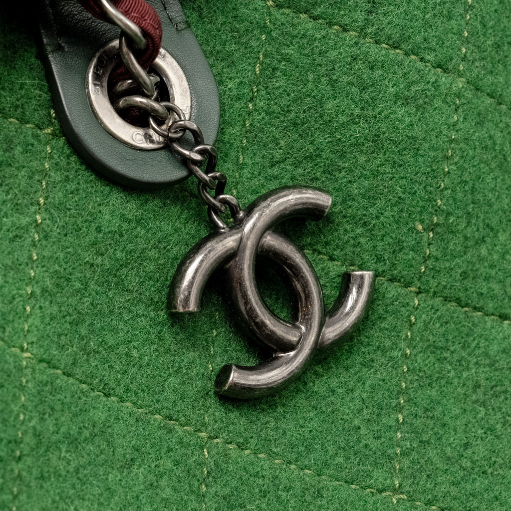 CHANEL MEDIUM QUILTED POP TOTE BAG FELT / LEATHER GREEN RUTHENIUM HARDWARE