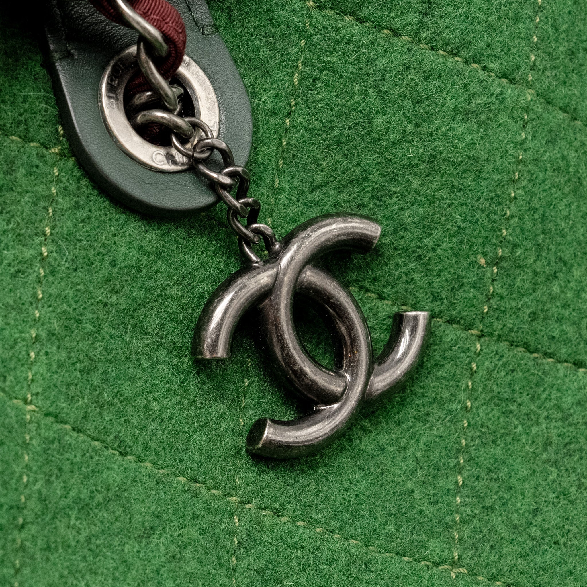 CHANEL MEDIUM QUILTED POP TOTE BAG FELT / LEATHER GREEN RUTHENIUM HARDWARE