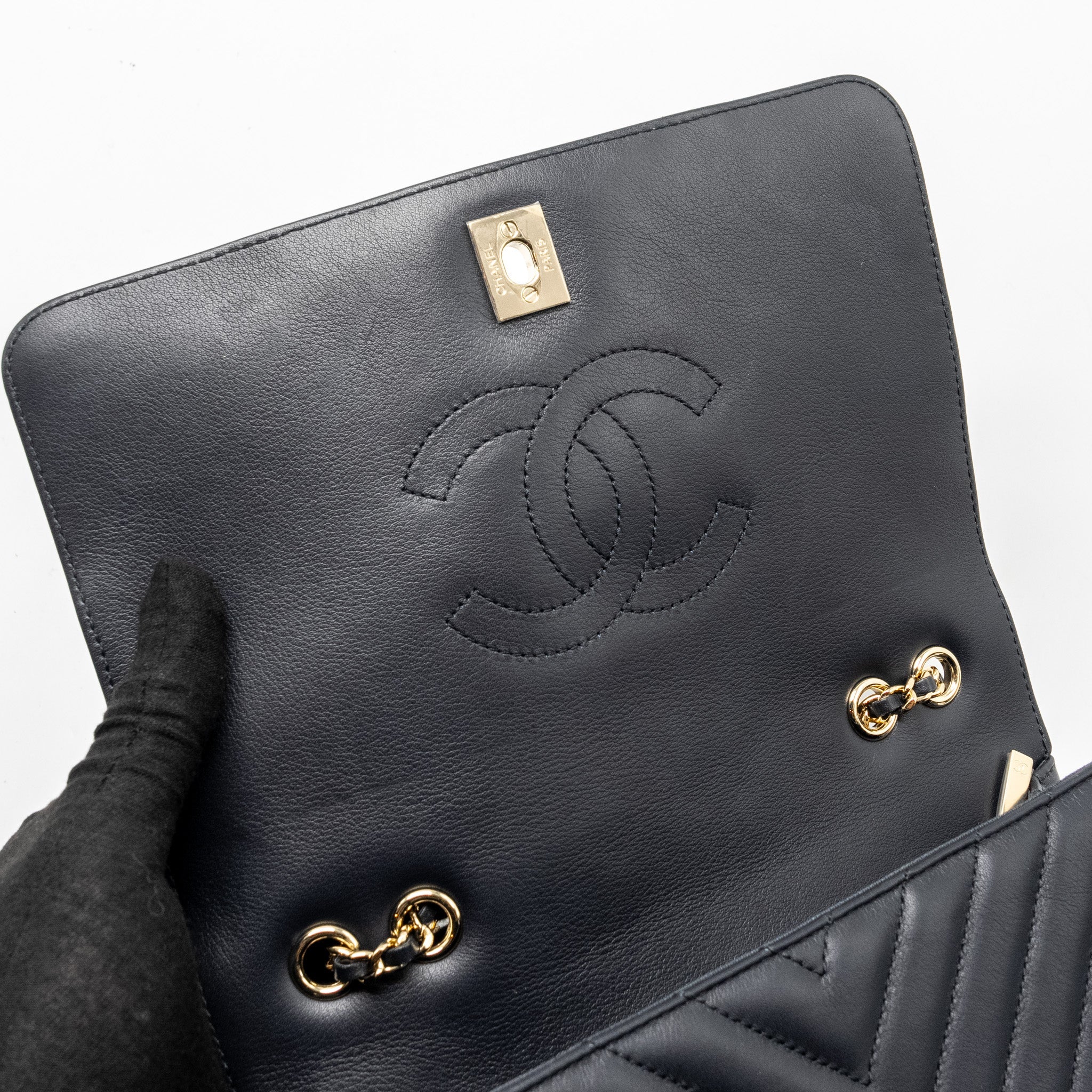 CHANEL SEASONAL CHEVRON FLAP BAG CALFSKIN DARK NAVY LGHW