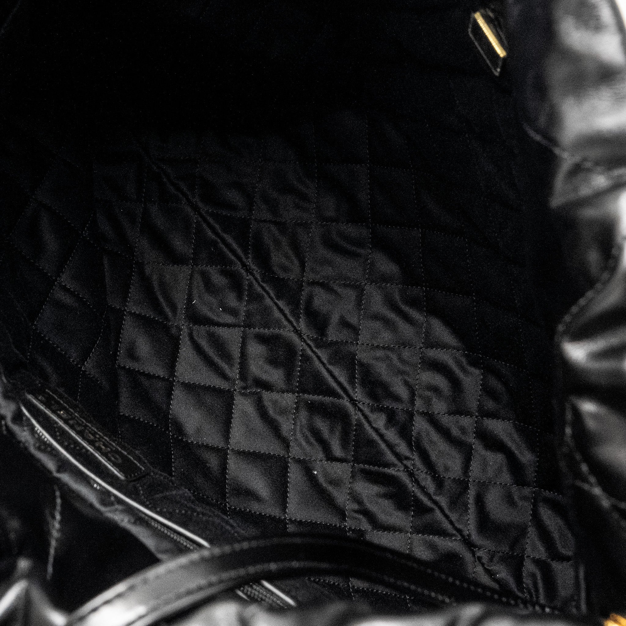 CHANEL MEDIUM 22 BAG SHINY CALFSKIN BLACK GHW (MICROCHIP)