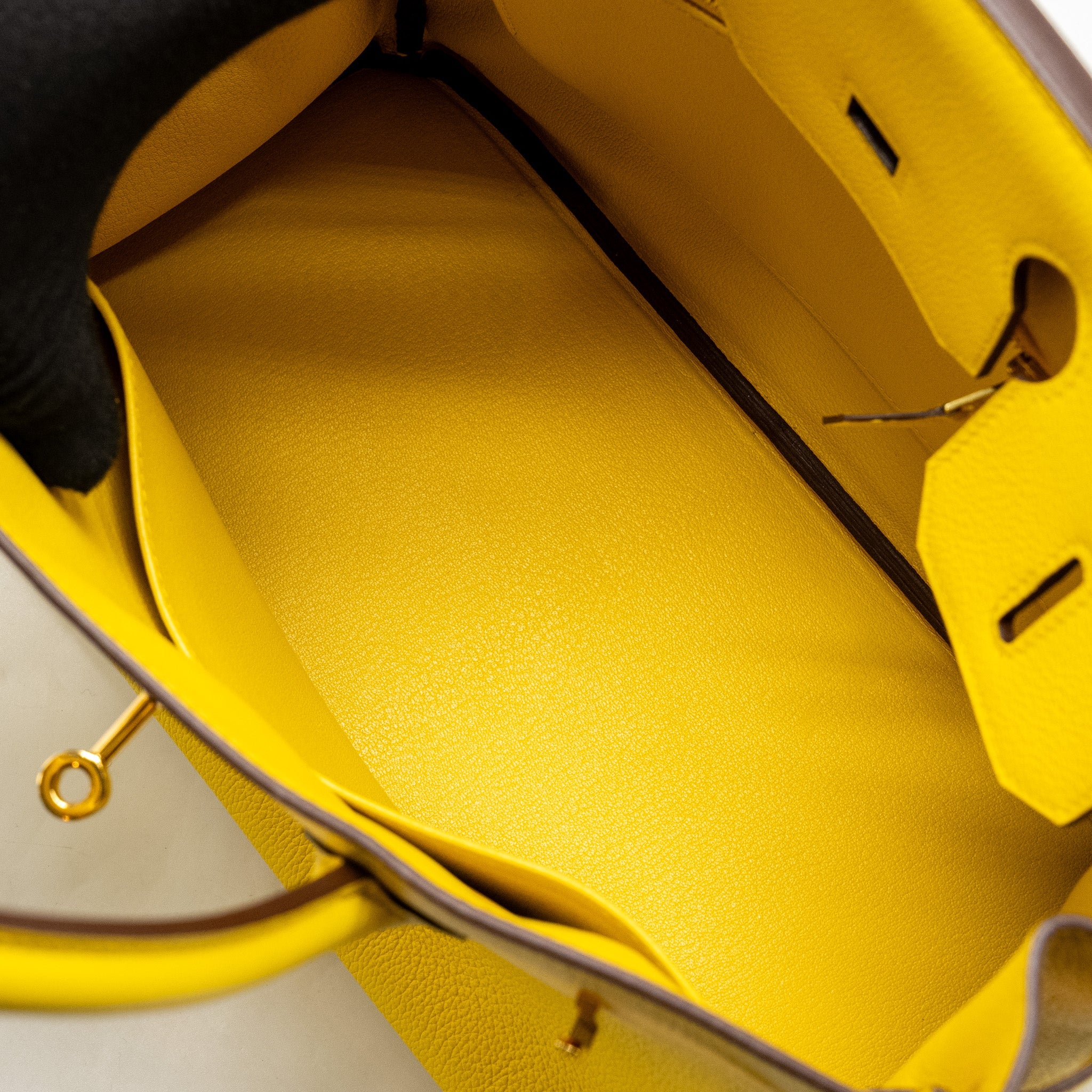 HERMES BIRKIN 30 TAURILLON NOVILLO LEATHER 9O JAUNE DE NAPLES GHW