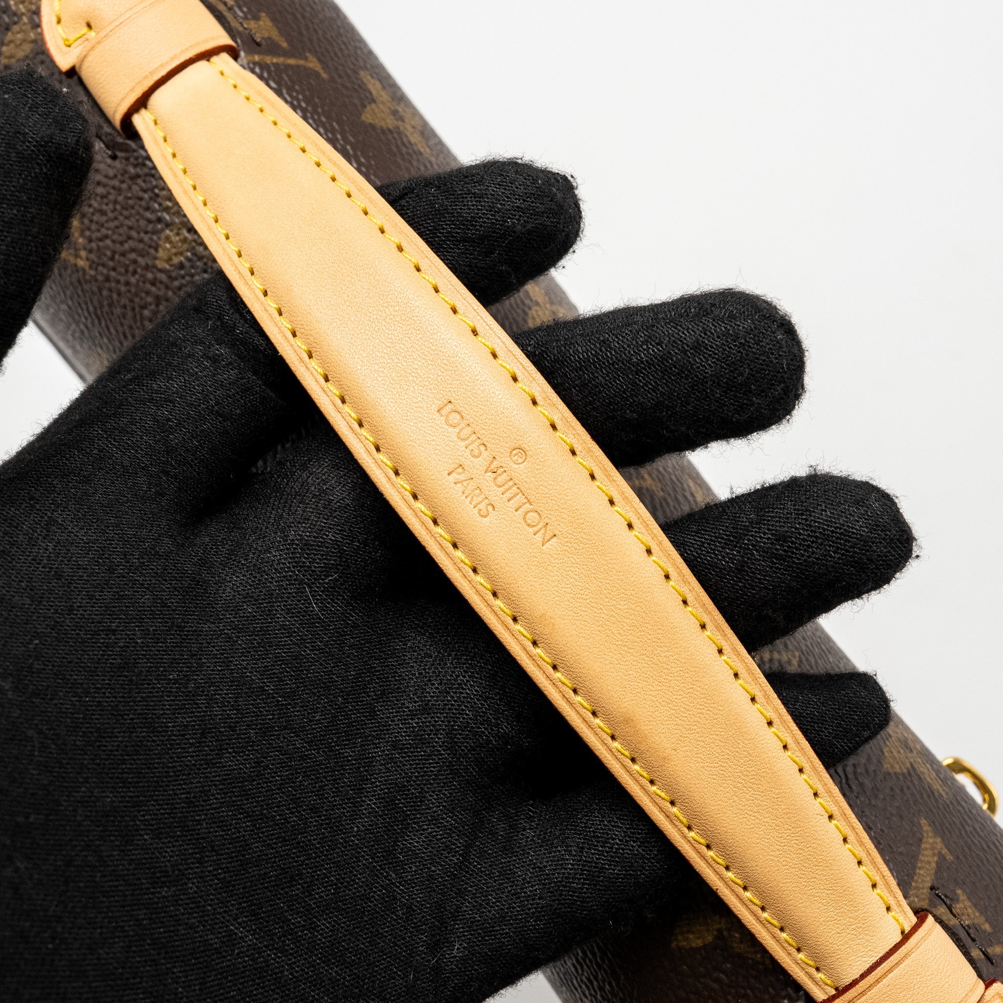 LOUIS VUITTON POCHETTE MÉTIS MONOGRAM CANVAS GHW