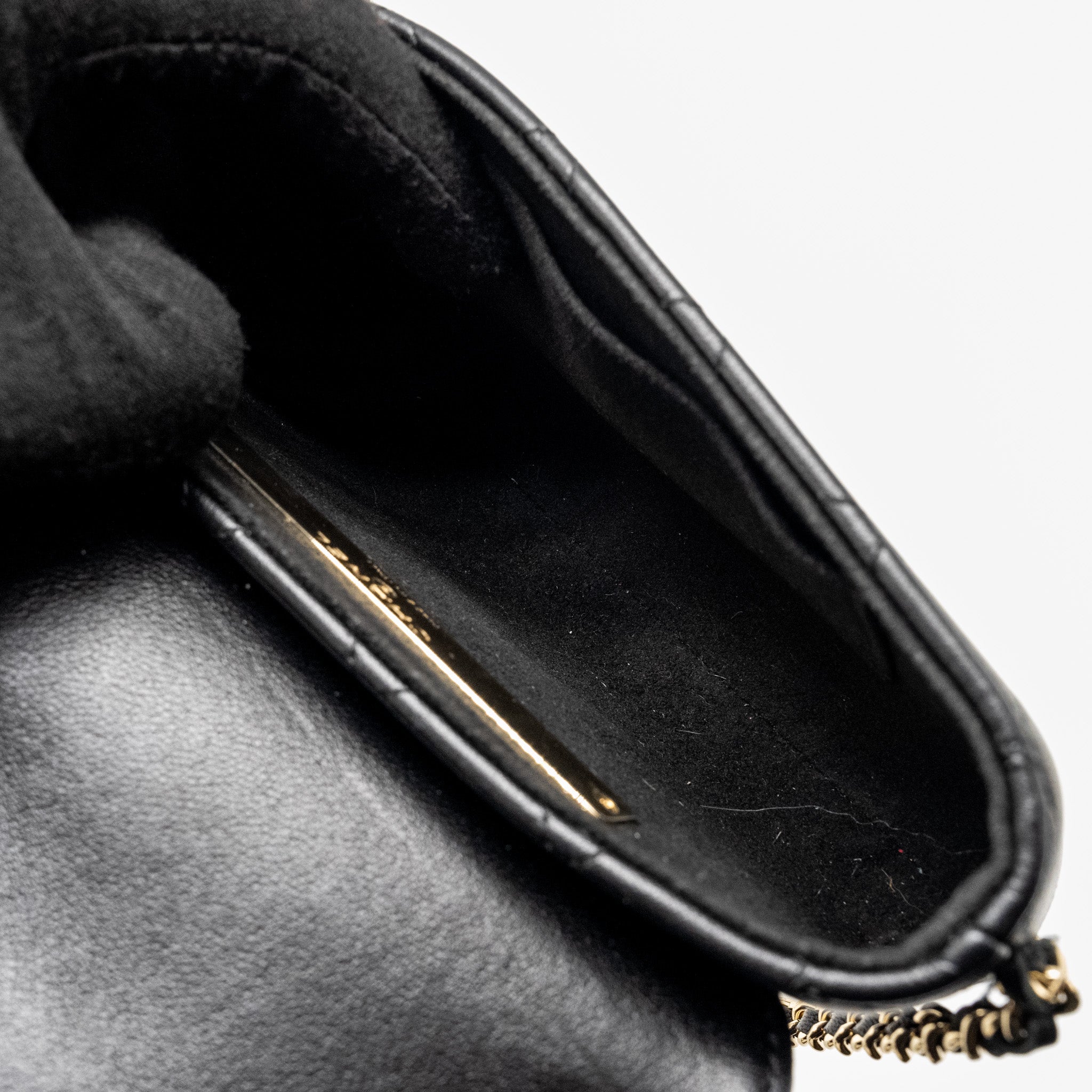 CHANEL 22A PHONE CASE/MINI WALLET ON CHAIN LAMBSKIN BLACK LGHW (MICROCHIP)
