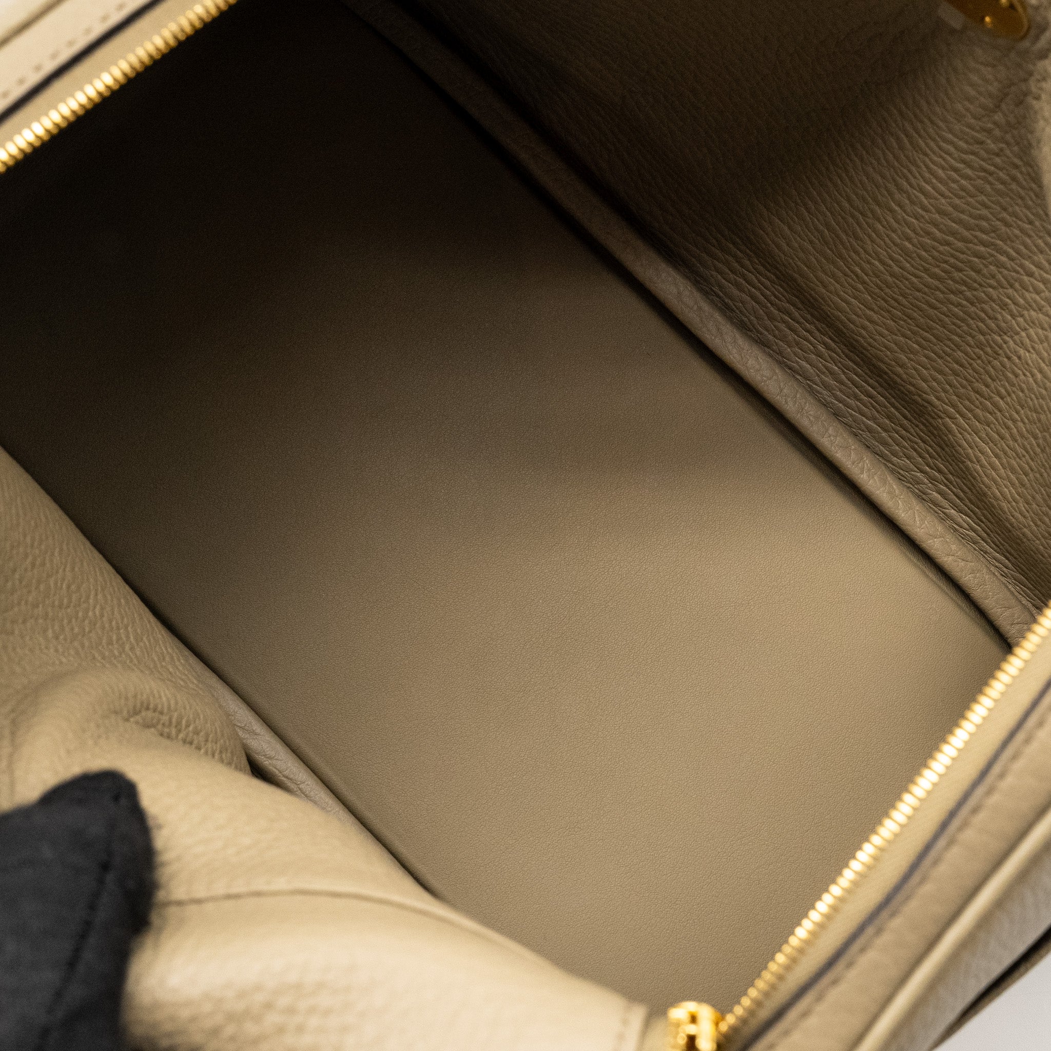 HERMES LINDY 26 CLEMENCE BEIGE MARFA GHW