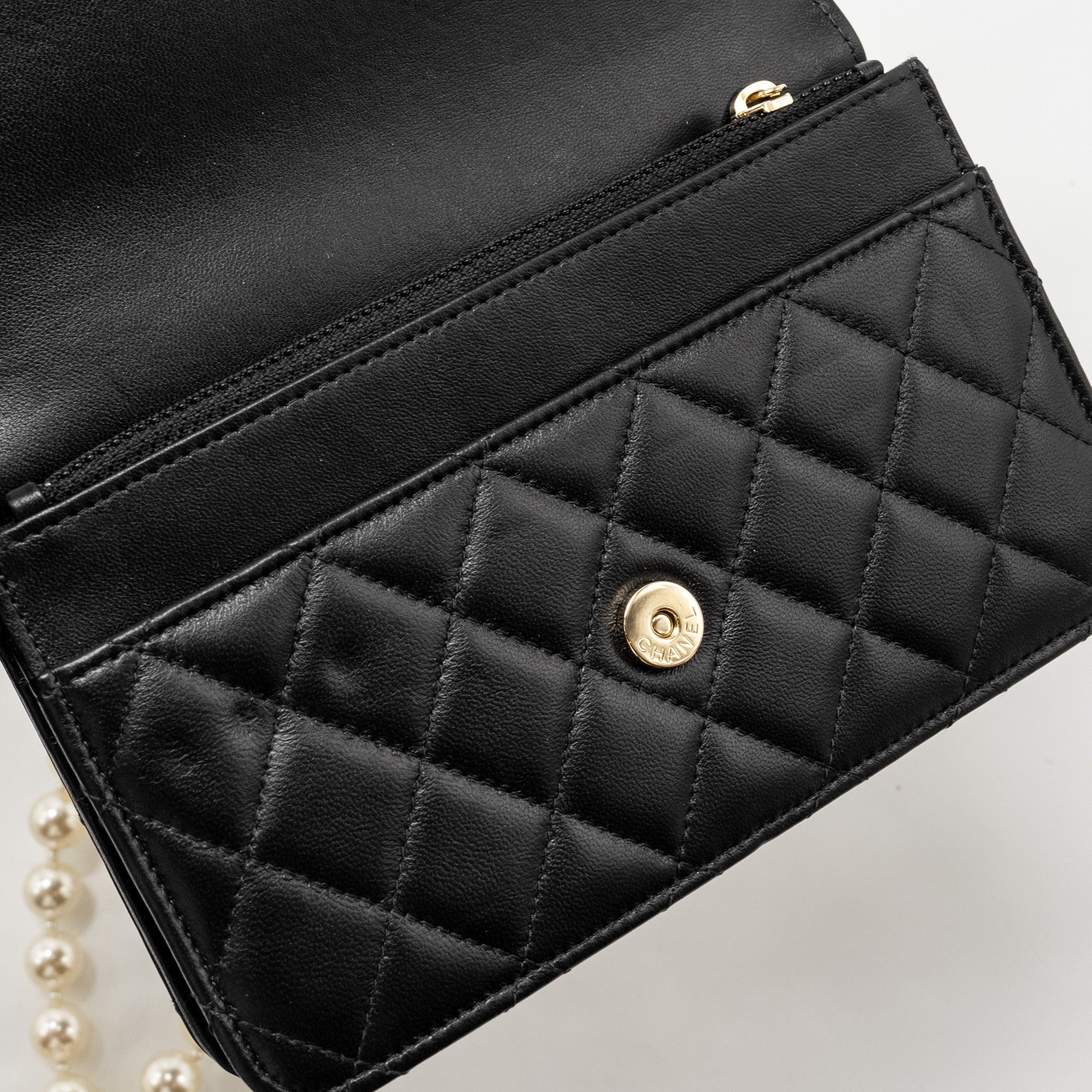 CHANEL WALLET ON CHAIN WITH PEARL CHAIN LAMBSKIN BLACK LGHW (MICROCHIP)
