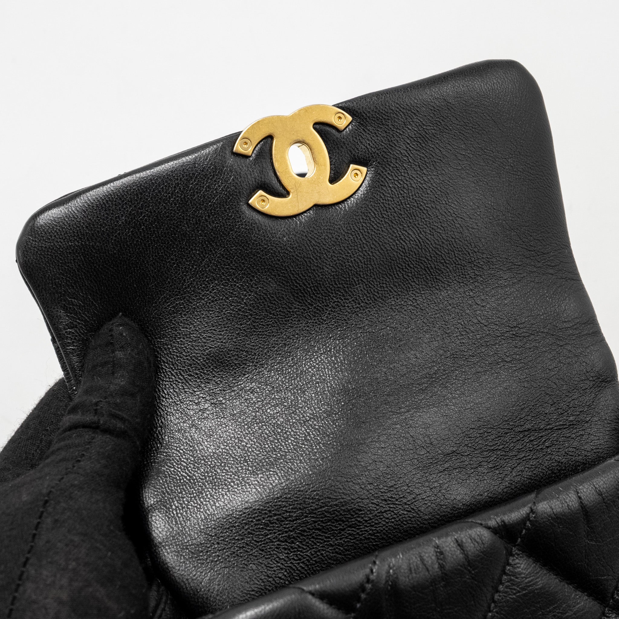 CHANEL 19 QUILTED WAIST BELT BAG SHINY GOATSKIN BLACK GHW