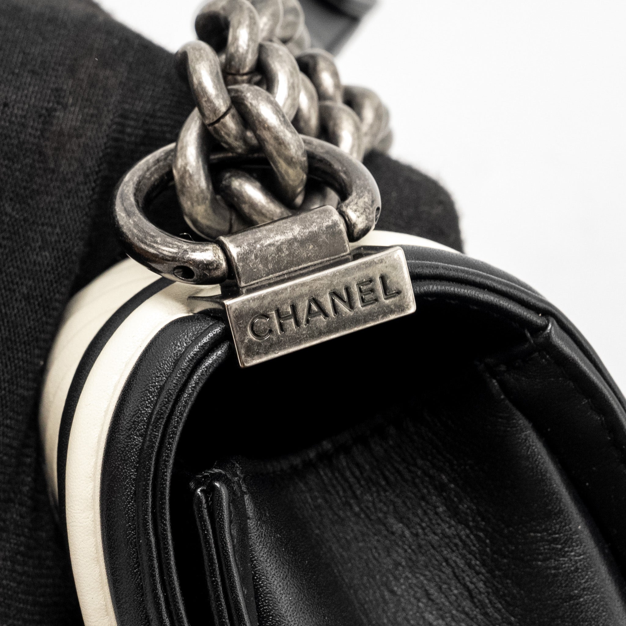CHANEL SMALL BOY BAG CHEVRON CALFSKIN WHITE/BLACK RUTHENIUM SILVER HARDWARE