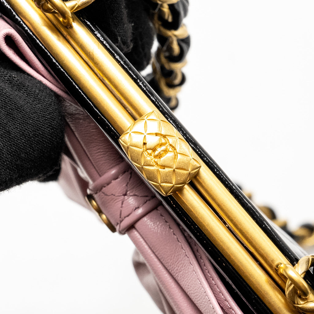 CHANEL 24A BOWKNOT CLUTCH WITH CHAIN PATENT CRUMPLED LAMBSKIN/SHINY LAMBSKIN BLACK/PINK GHW (MICROCHIP)