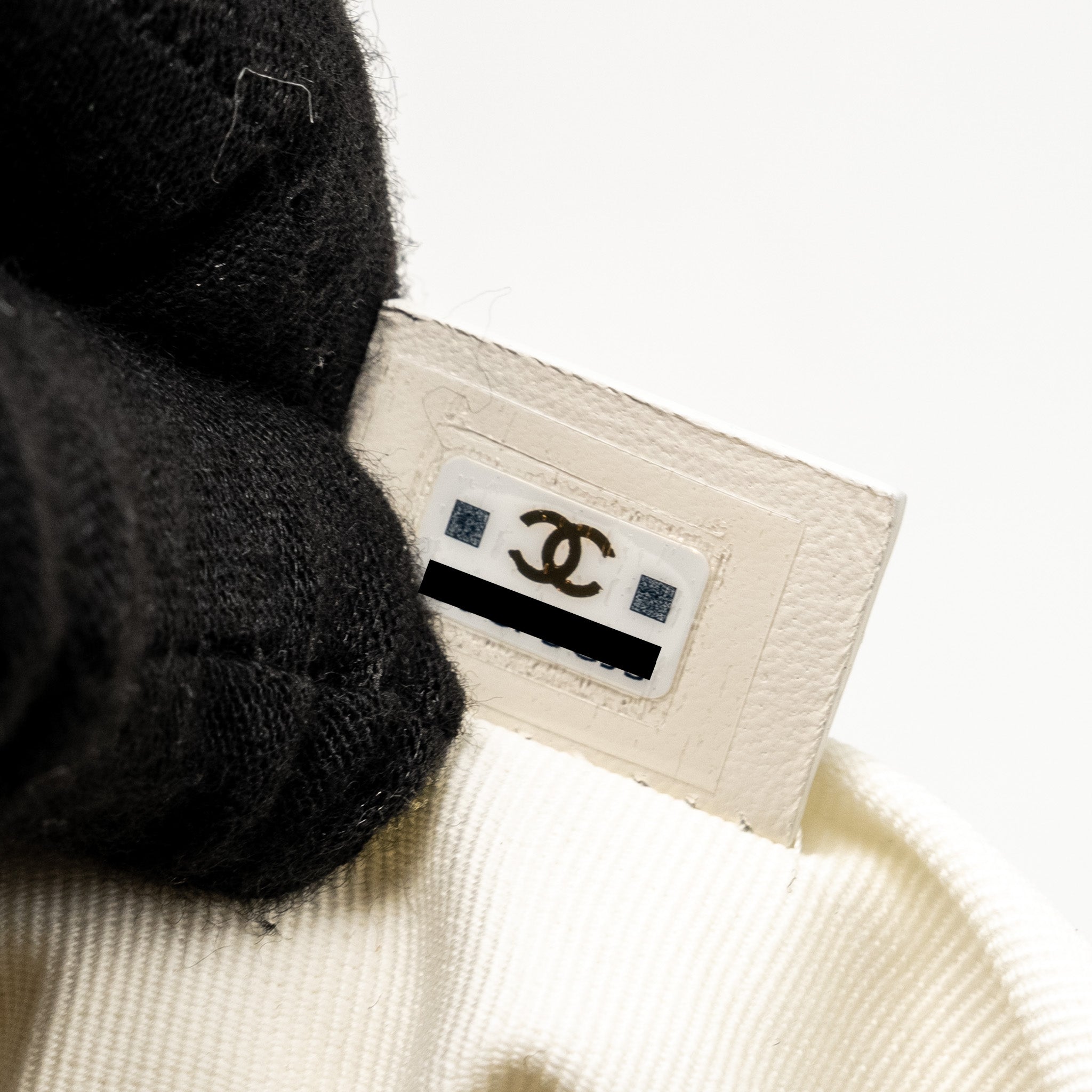 CHANEL 23C ROUND CLUTCH LAMBSKIN WHITE LGHW (MICROCHIP)