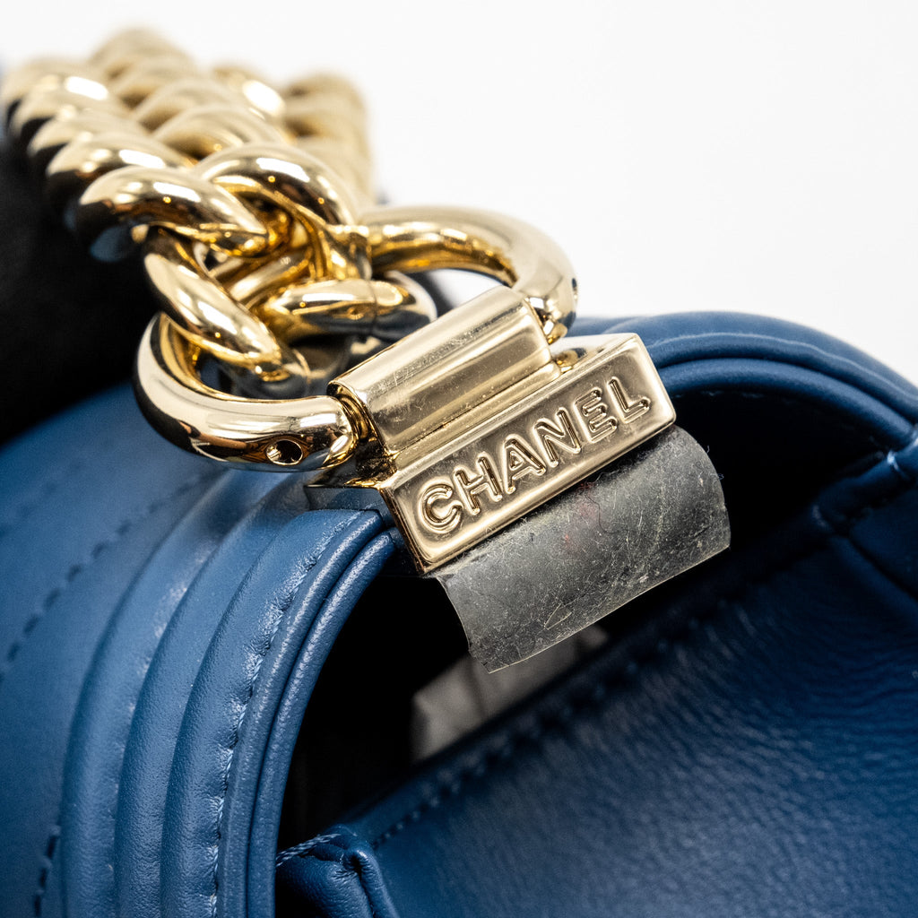 CHANEL MEDIUM CHEVRON BOY BAG CALFSKIN BLUE GHW