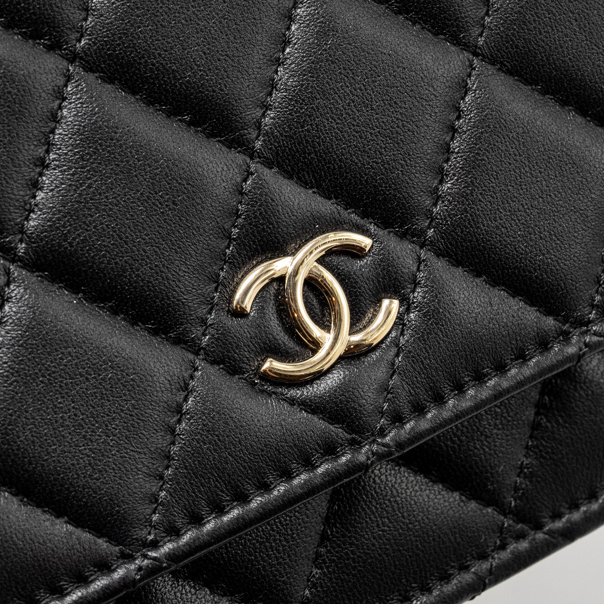 CHANEL PEARL CHAIN WALLET ON CHAIN LAMBSKIN BLACK LGHW(MICROCHIP)
