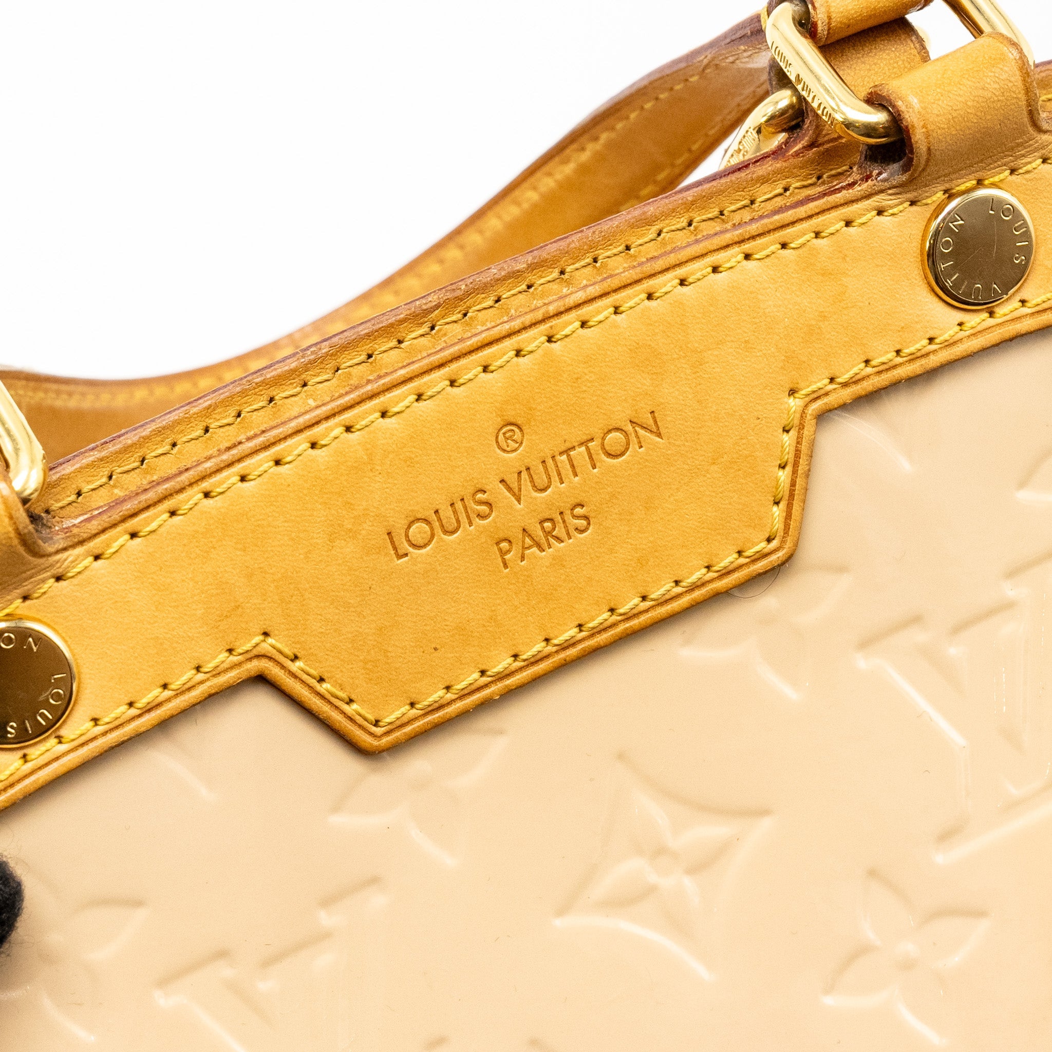 LOUIS VUITTON VERNIS BREA MM PATENT MONOGRAM BEIGE GHW