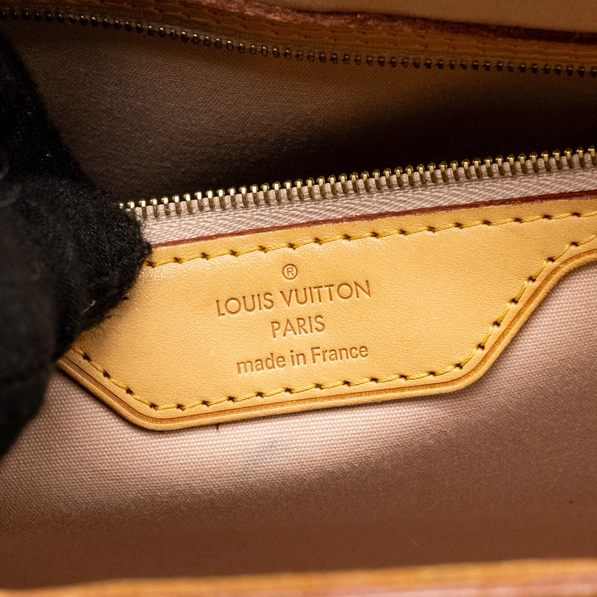LOUIS VUITTON VERNIS BREA MM PATENT MONOGRAM BEIGE GHW