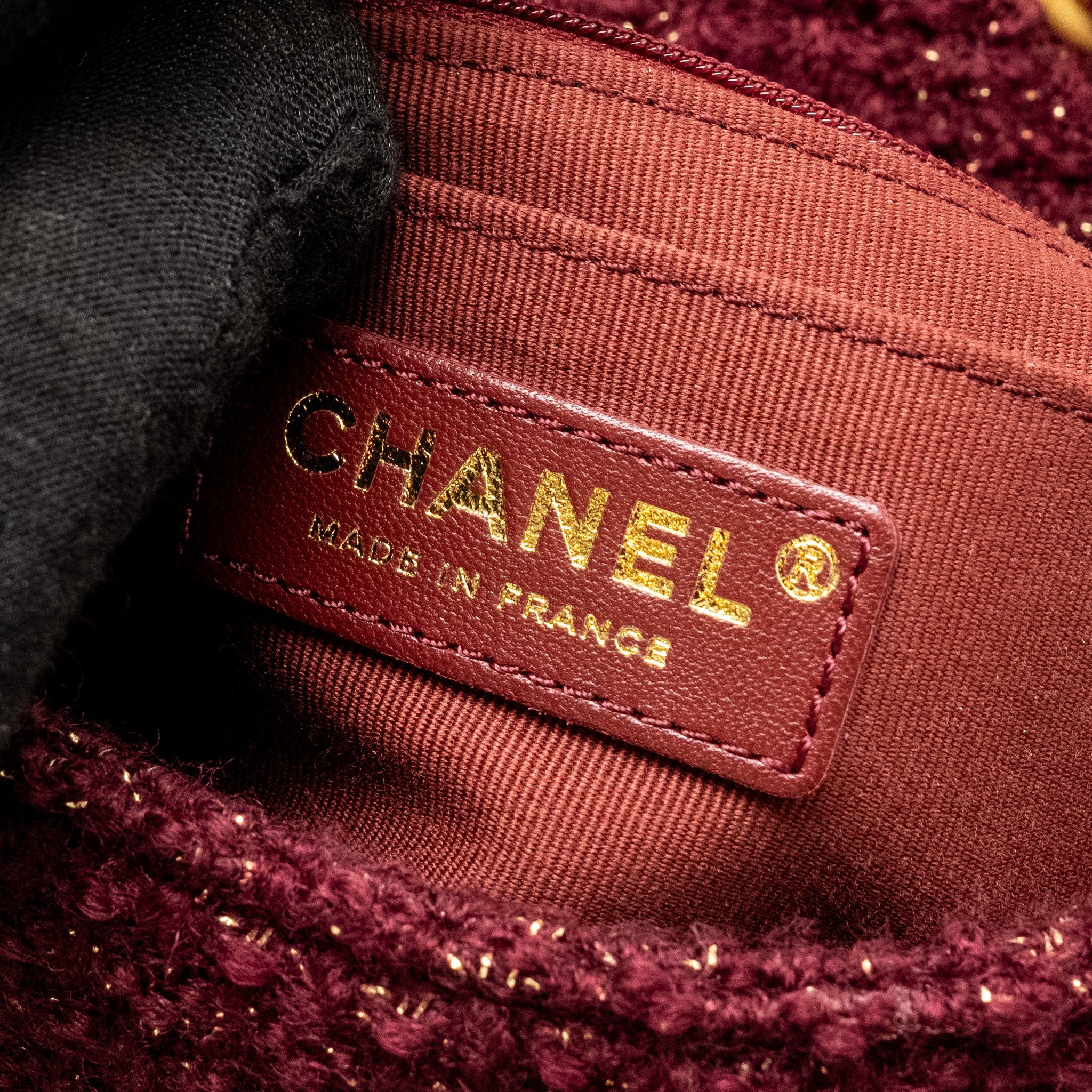 CHANEL 22K MINI MESSENGER FLAP BAG SHEARLING/TWEED BURGUNDY/BEIGE GHW (MICROCHIP)