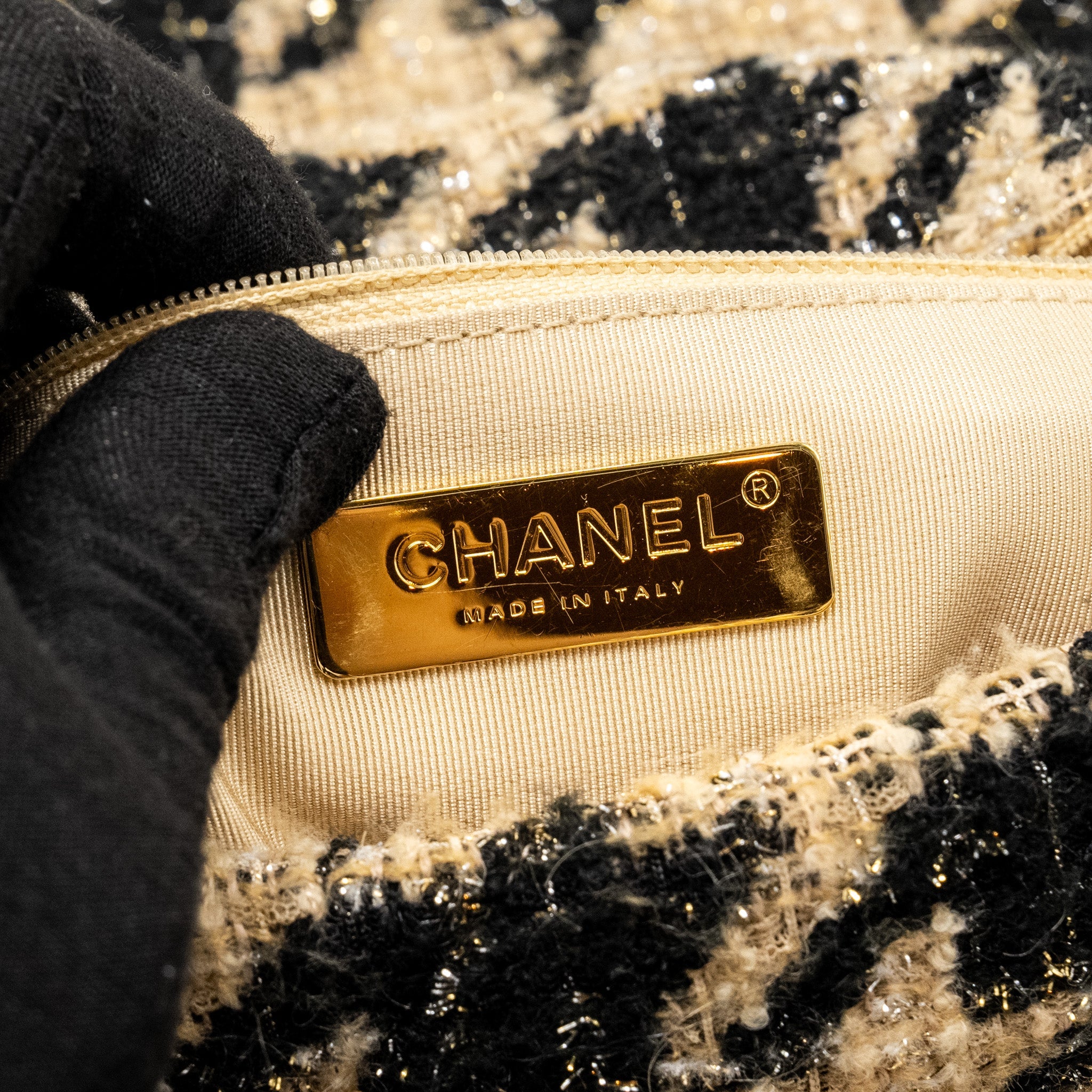 CHANEL SMALL 19 BAG TWEED BEIGE / BLACK MULTICOLOUR HARDWARE