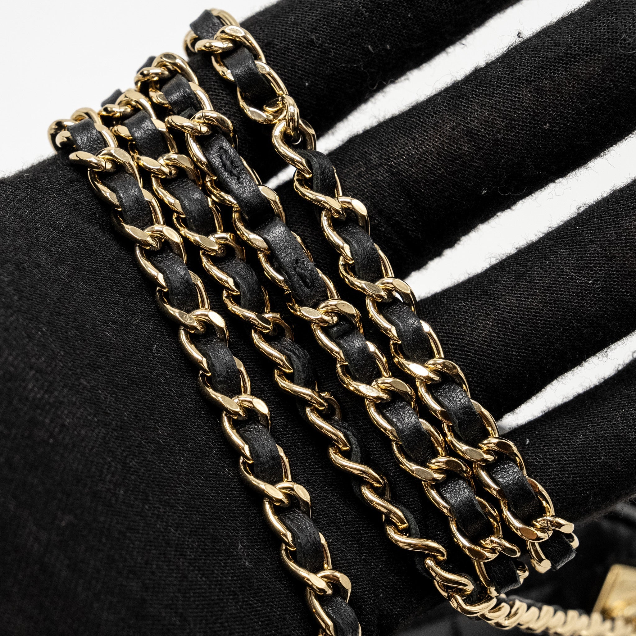 CHANEL TRENDY CC WALLET ON CHAIN LAMBSKIN BLACK LGHW (MICROCHIP)