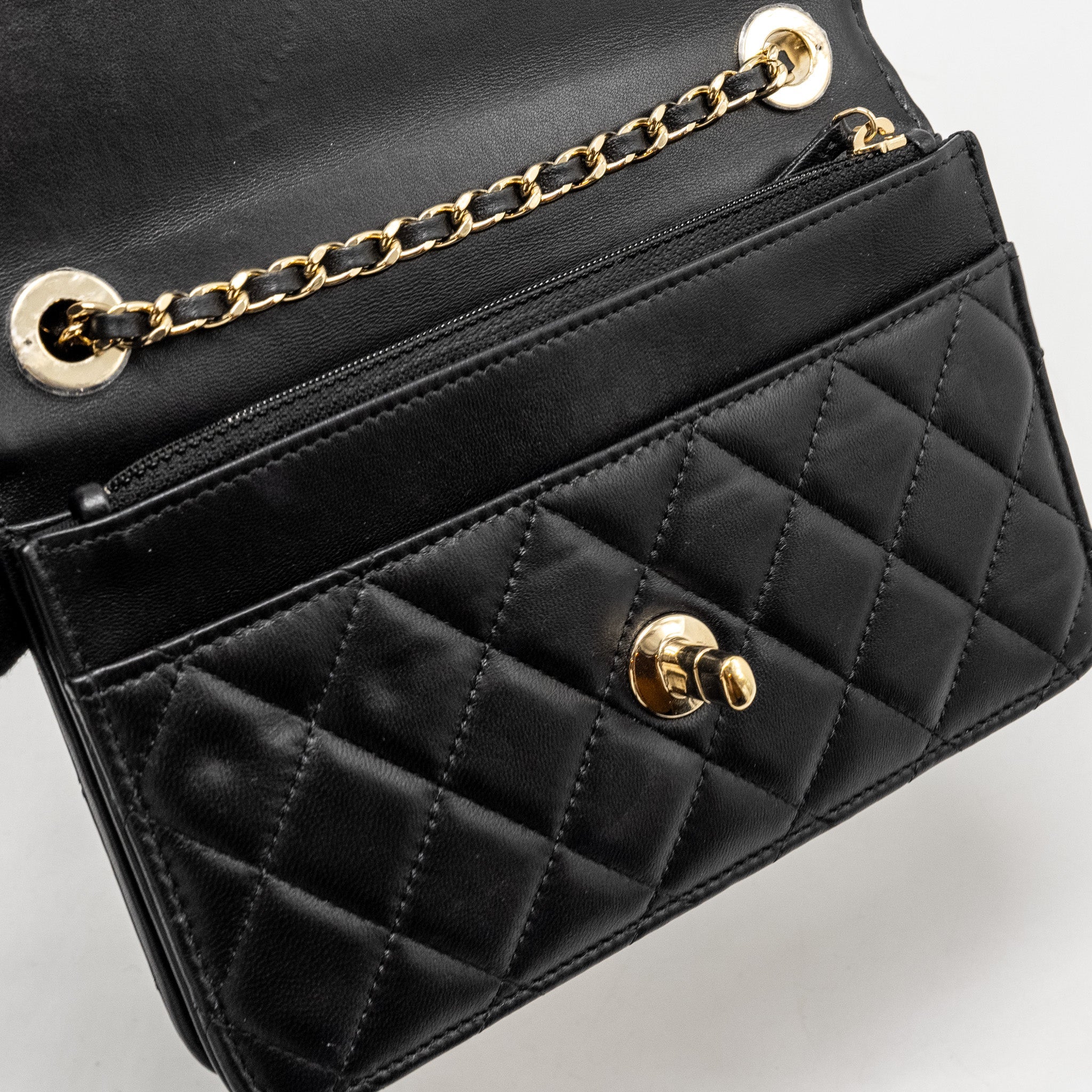 CHANEL TRENDY CC WALLET ON CHAIN LAMBSKIN BLACK LGHW (MICROCHIP)