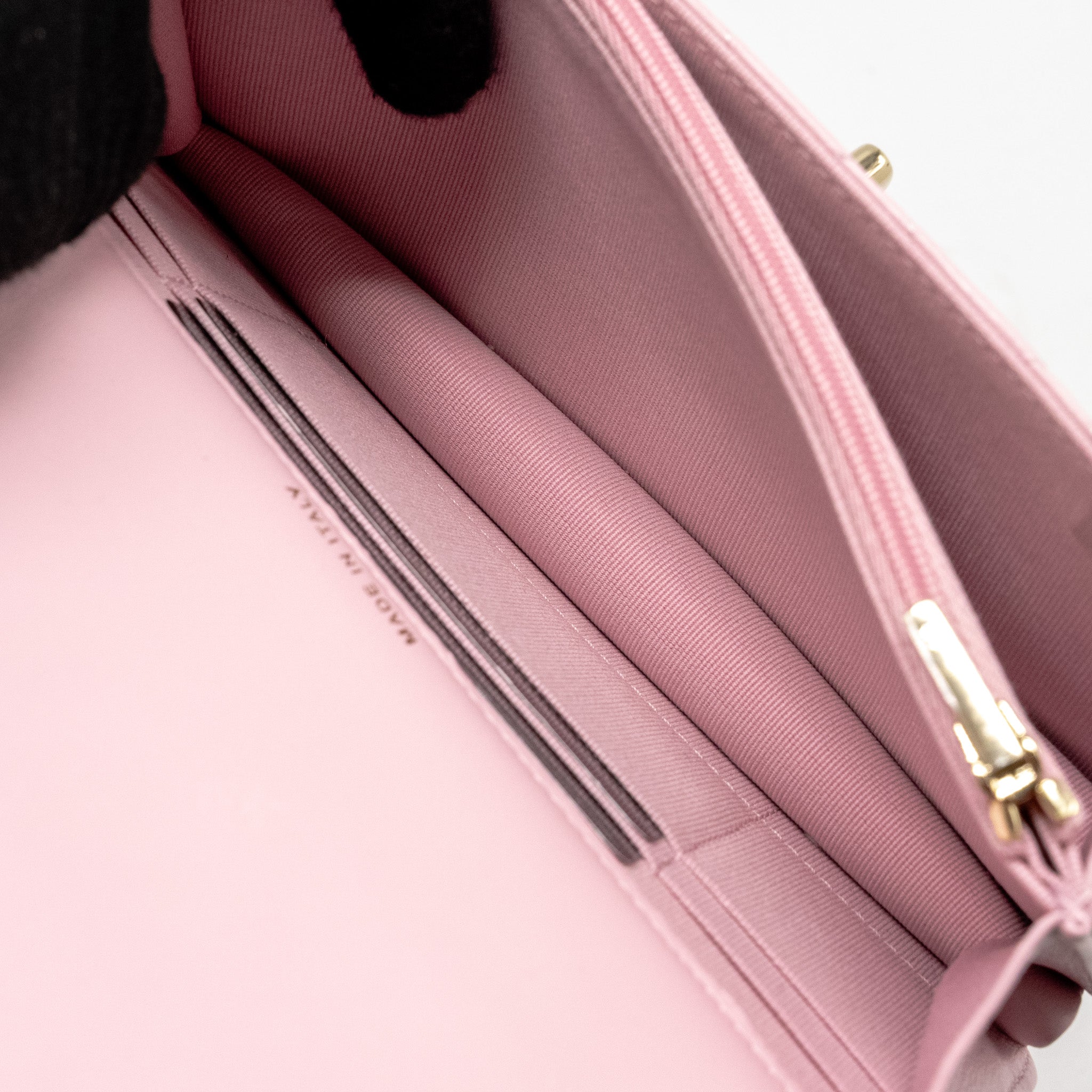CHANEL PEARL DETAILED TOP HANDEL WALLET ON CHAIN LAMBSKIN PINK LGHW (MICROCHIP)