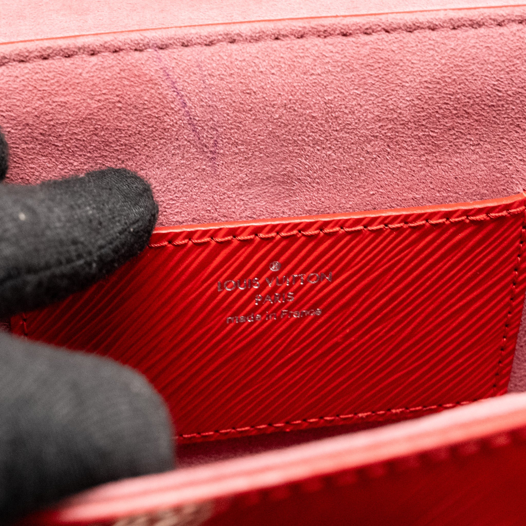 LOUIS VUITTON TWIST MM EPI RED SHW