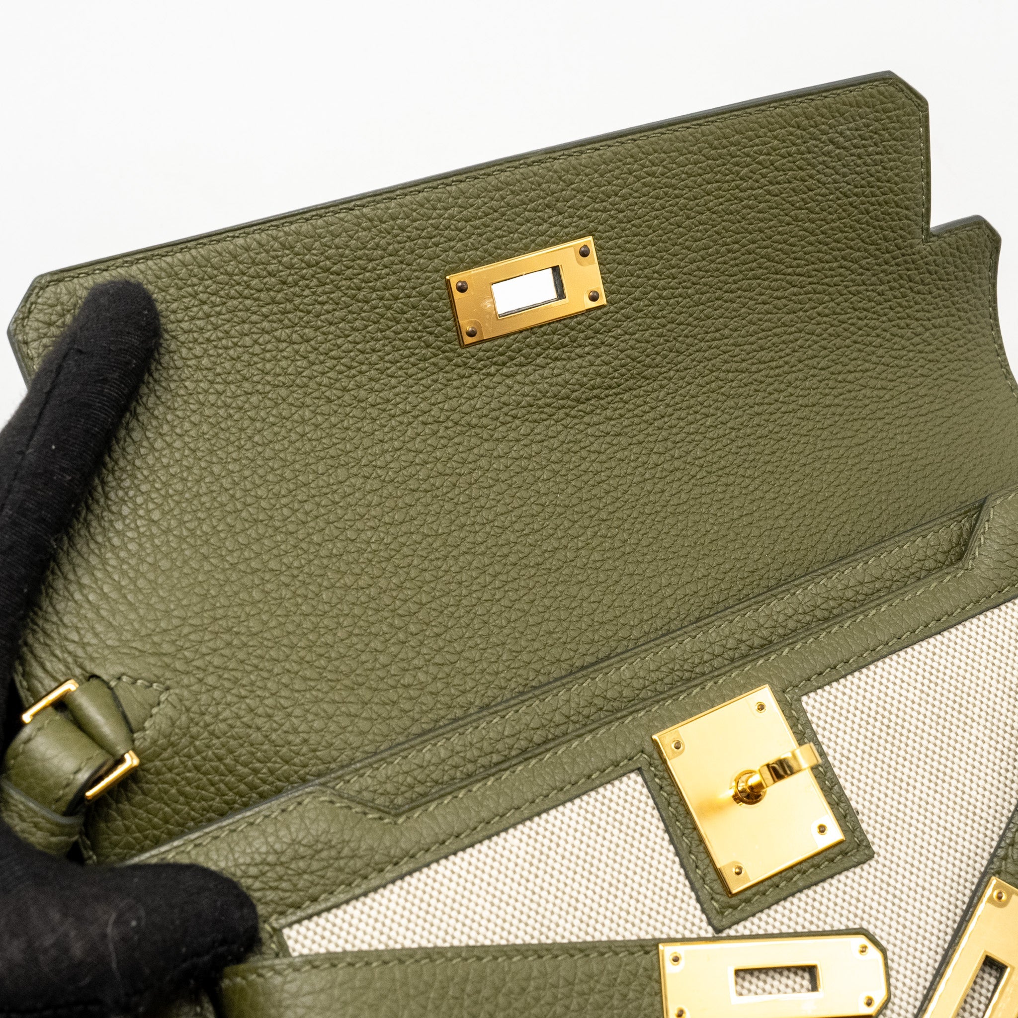 HERMES POCHETTE KELLY DEPECHES 25 CANVAS / TOGO ECRU BEIGE / VERT OLIVE GHW