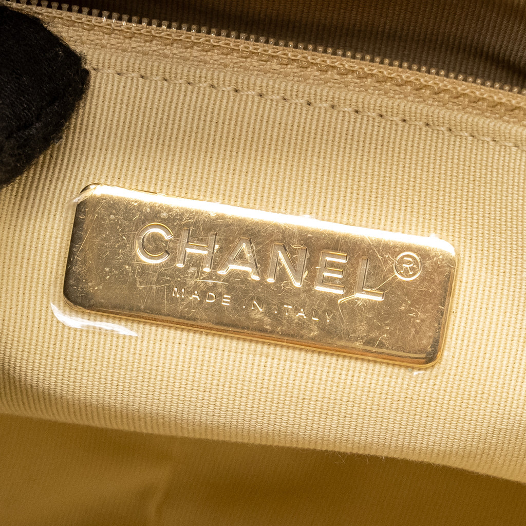CHANEL LARGE 19 BAG LAMBSKIN LIGHT BEIGE MULTICOLOUR HARDWARE (MICROCHIP)
