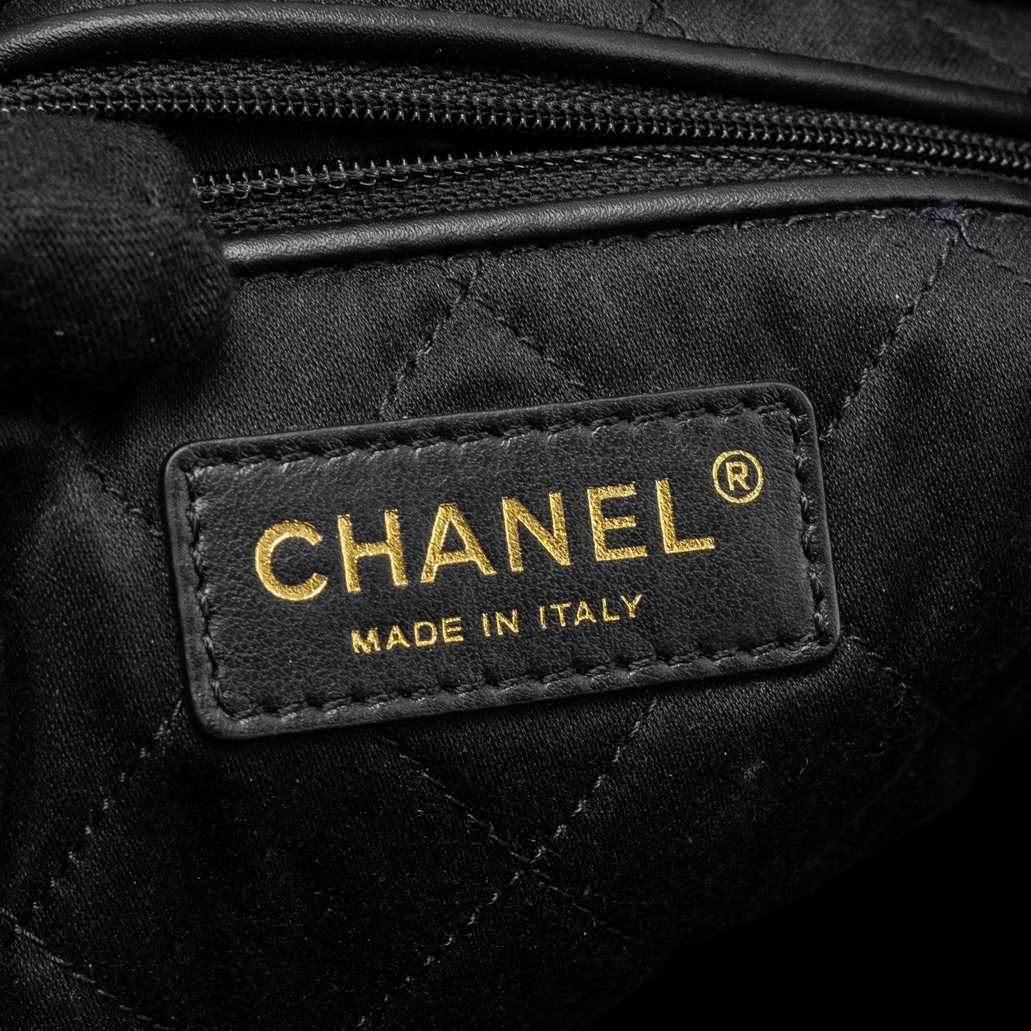 CHANEL SMALL 22 BAG SHINY CALFSKIN BLACK GHW (MICROCHIP)