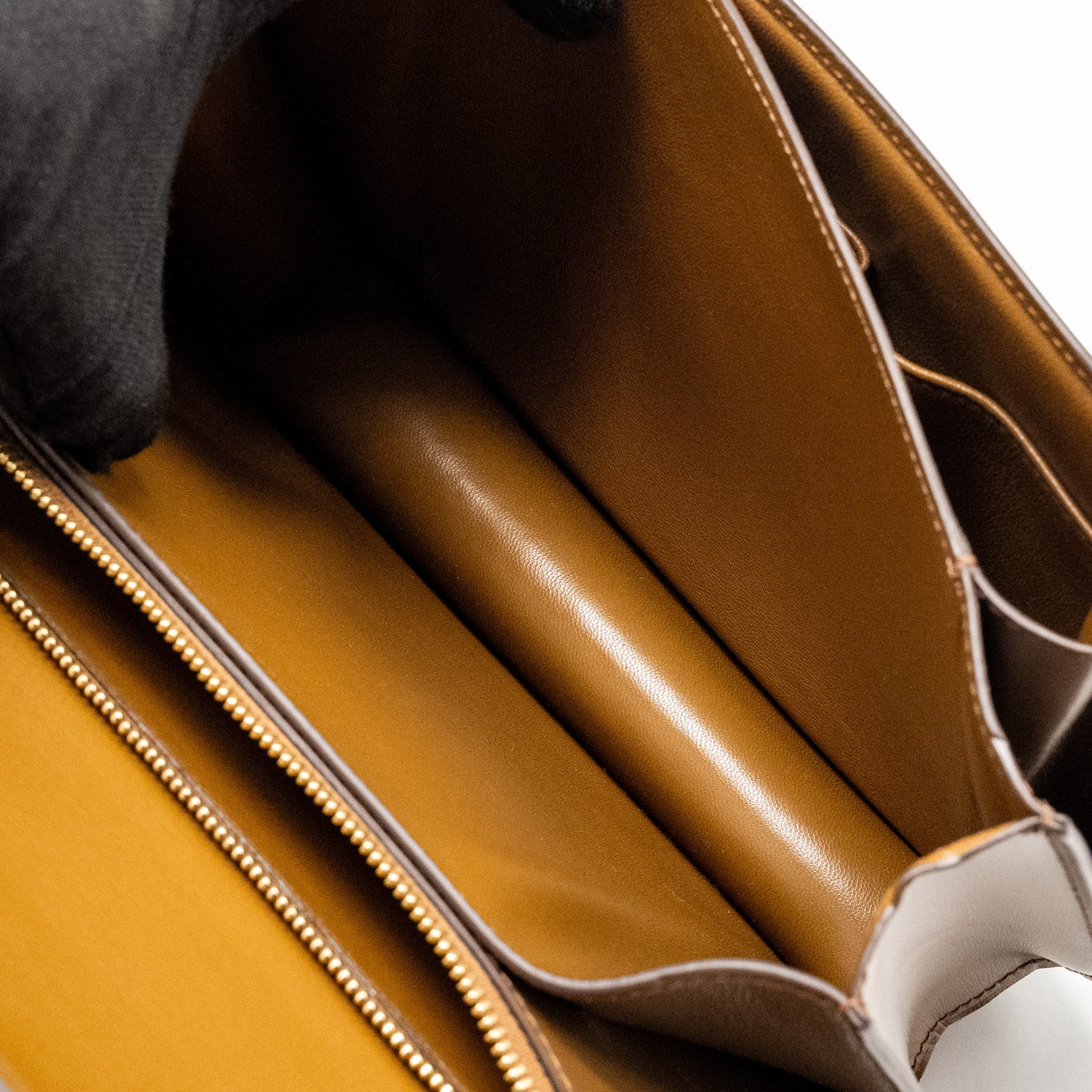 CELINE MEDIUM CLASSIC BOX CALFSKIN CAMEL GHW