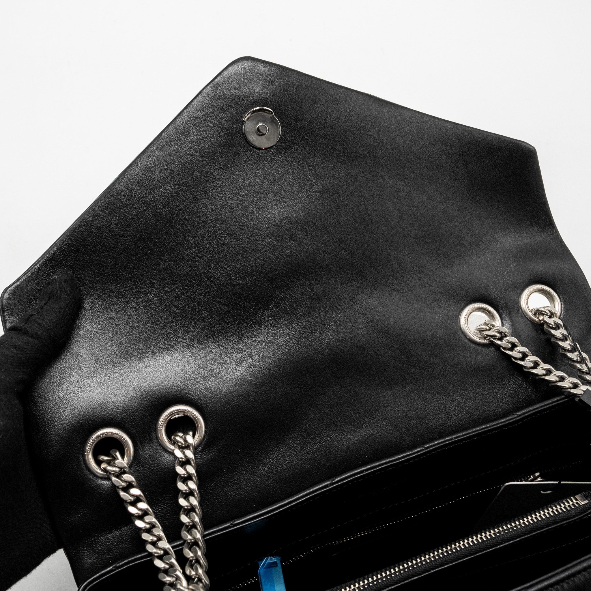 SAINT LAURENT/YSL MEDIUM LOULOU SHOULDER BAG CALFSKIN BLACK SHW