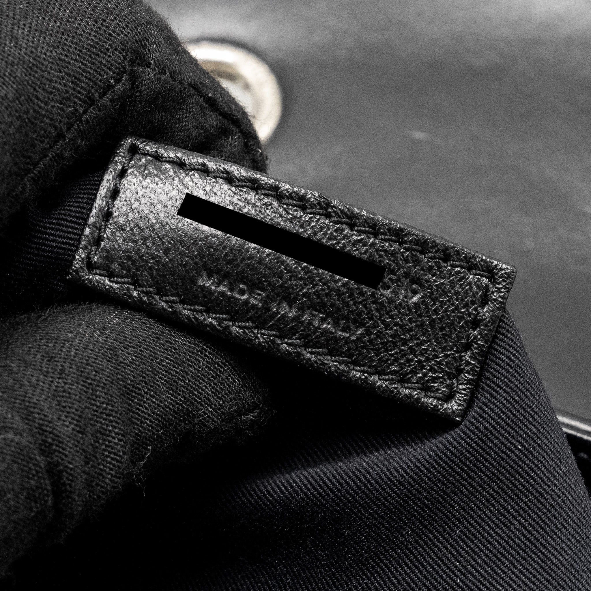 SAINT LAURENT/YSL MEDIUM LOULOU SHOULDER BAG CALFSKIN BLACK SHW