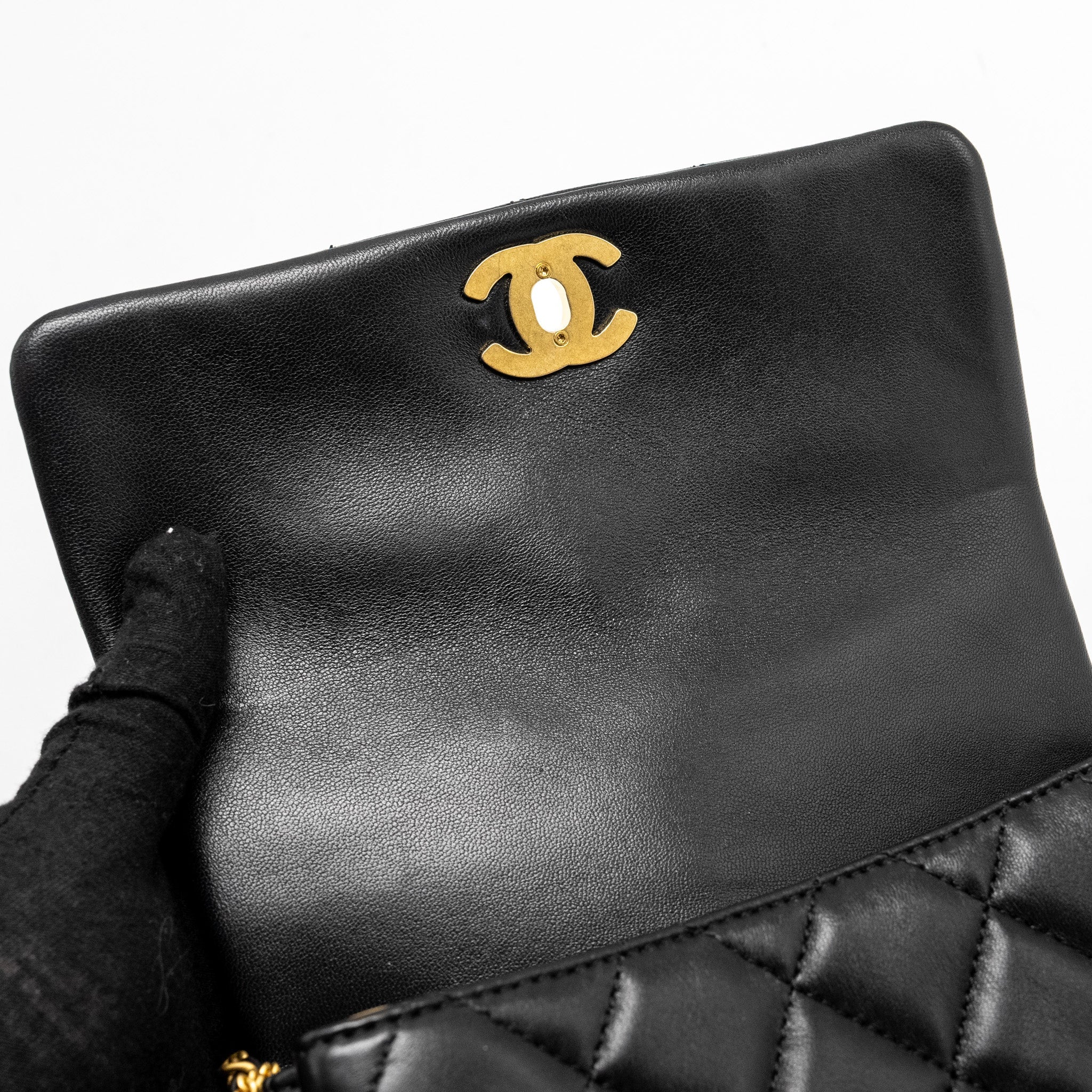 CHANEL 22A BUTTON ON CHAIN FLAP BAG LAMBSKIN BLACK GHW (MICROCHIP)