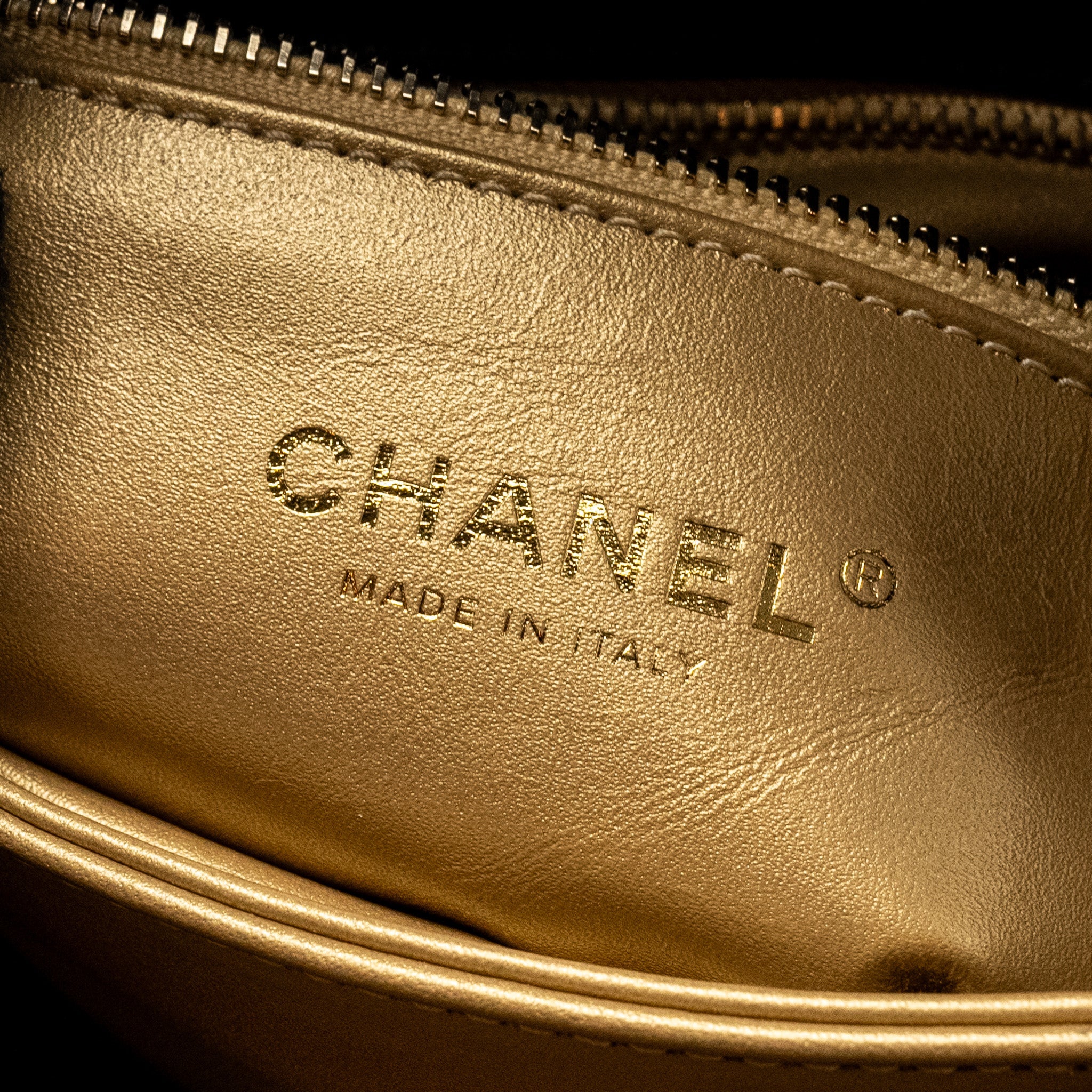 CHANEL 22A BUTTON ON CHAIN FLAP BAG LAMBSKIN BLACK GHW (MICROCHIP)