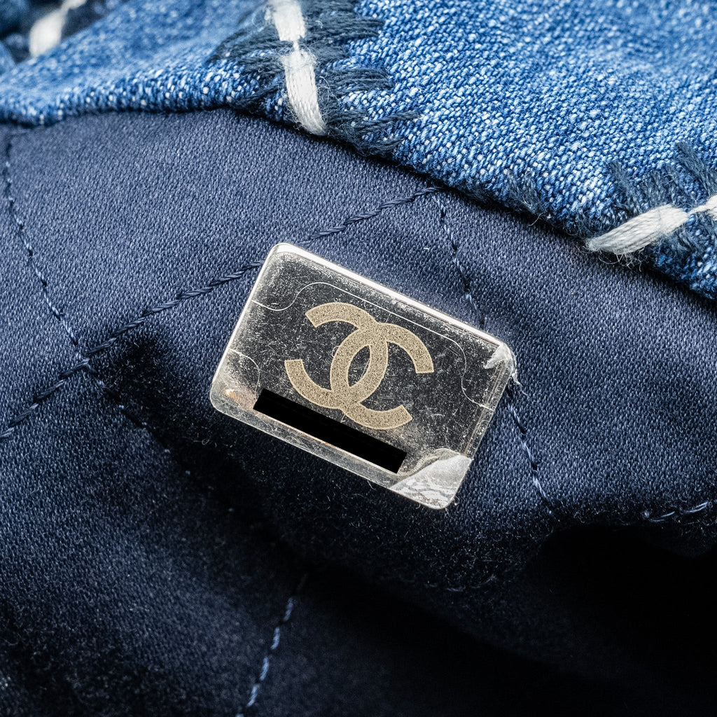 CHANEL SMALL 22 BAG DENIM BLUE/WHITE SHW (MICROCHIP)