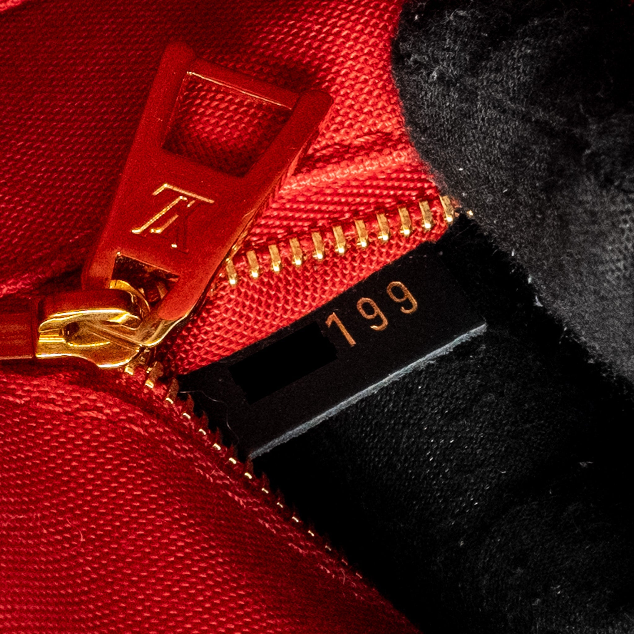 LOUIS VUITTON ONTHEGO GM MONOGRAM CANVAS GHW