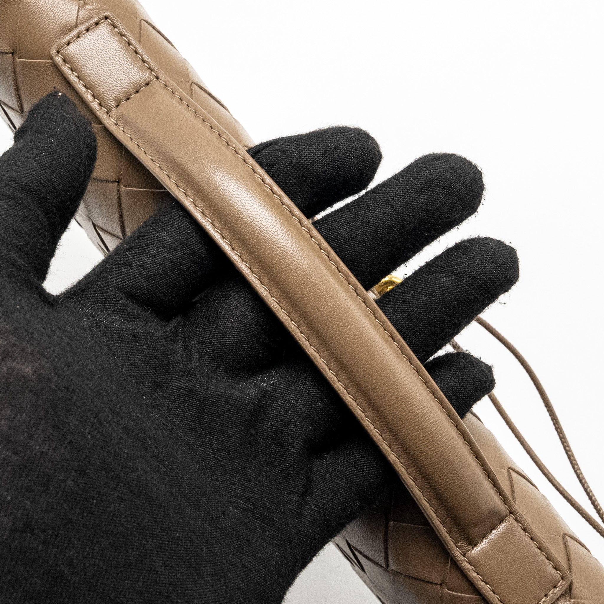 BOTTEGA VENETA ANDIAMO CLUTCH LAMBSKIN PINECONE GHW